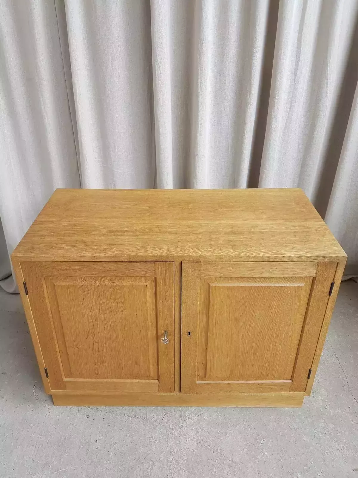 photo furniture Vtg Mid Century Danish Oak Compact Sideboard Media Cabinet Scahdi Retro R516