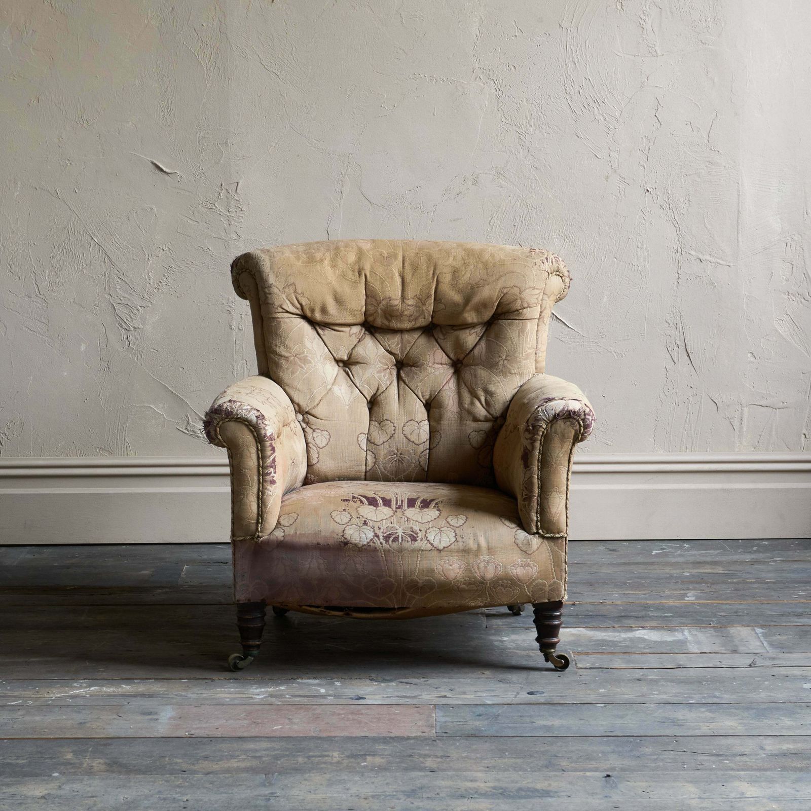 Antique Woodstock Style Chair   Nouveau Fabric. photo furniture