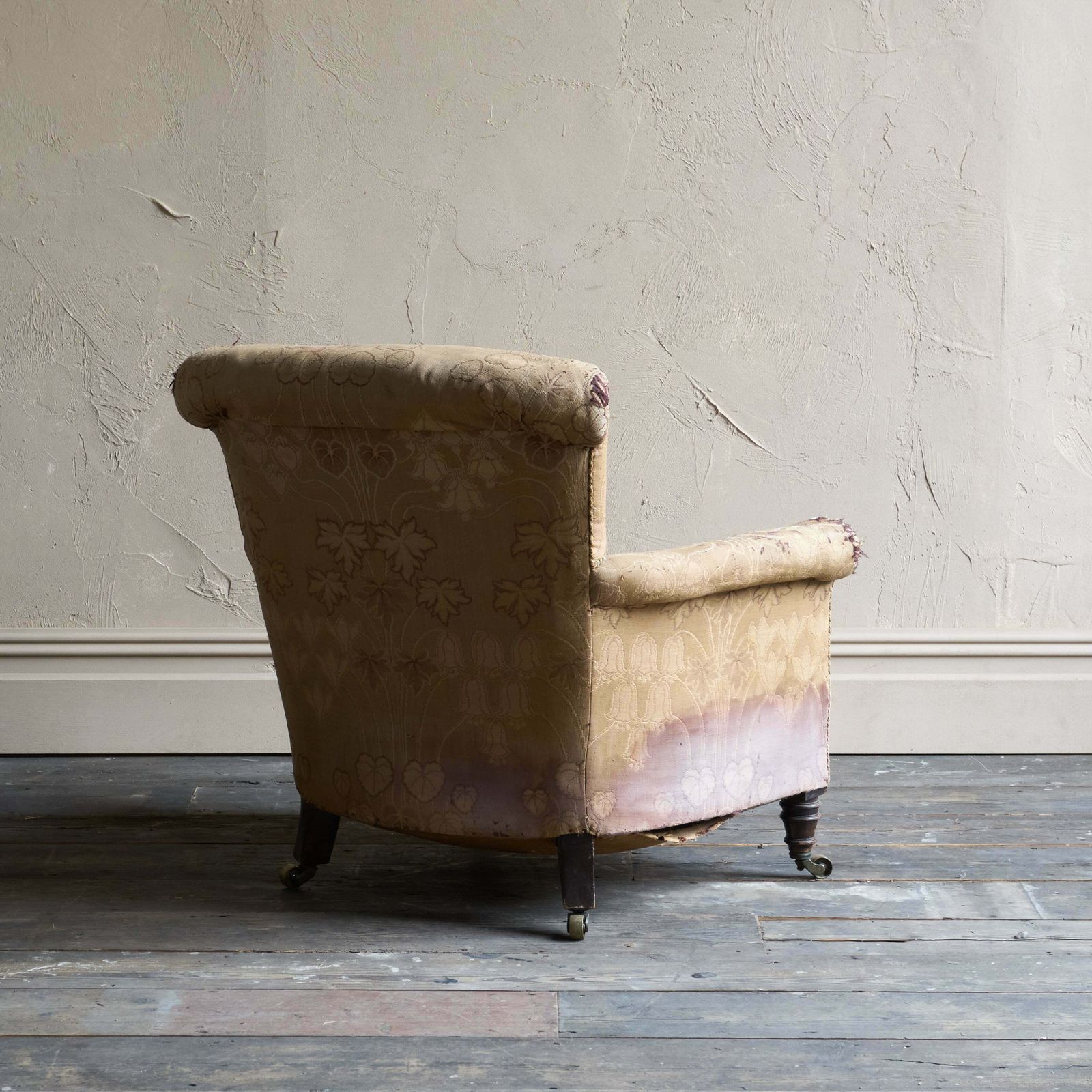 Antique Woodstock Style Chair   Nouveau Fabric. photo vinterior