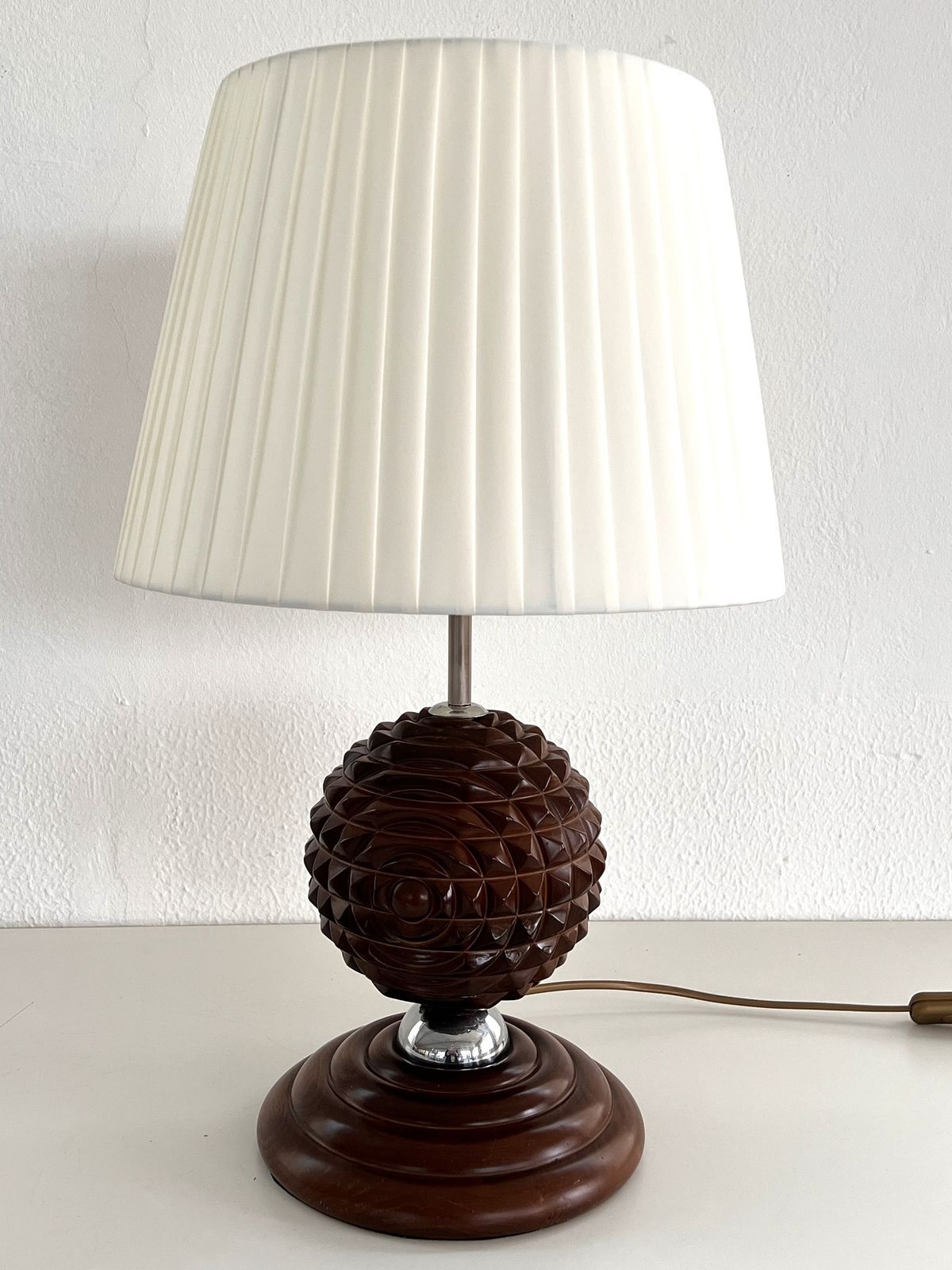 Italian Midcentury Sculptural Table Lamp In Nutwood, 1960s photo vintage
