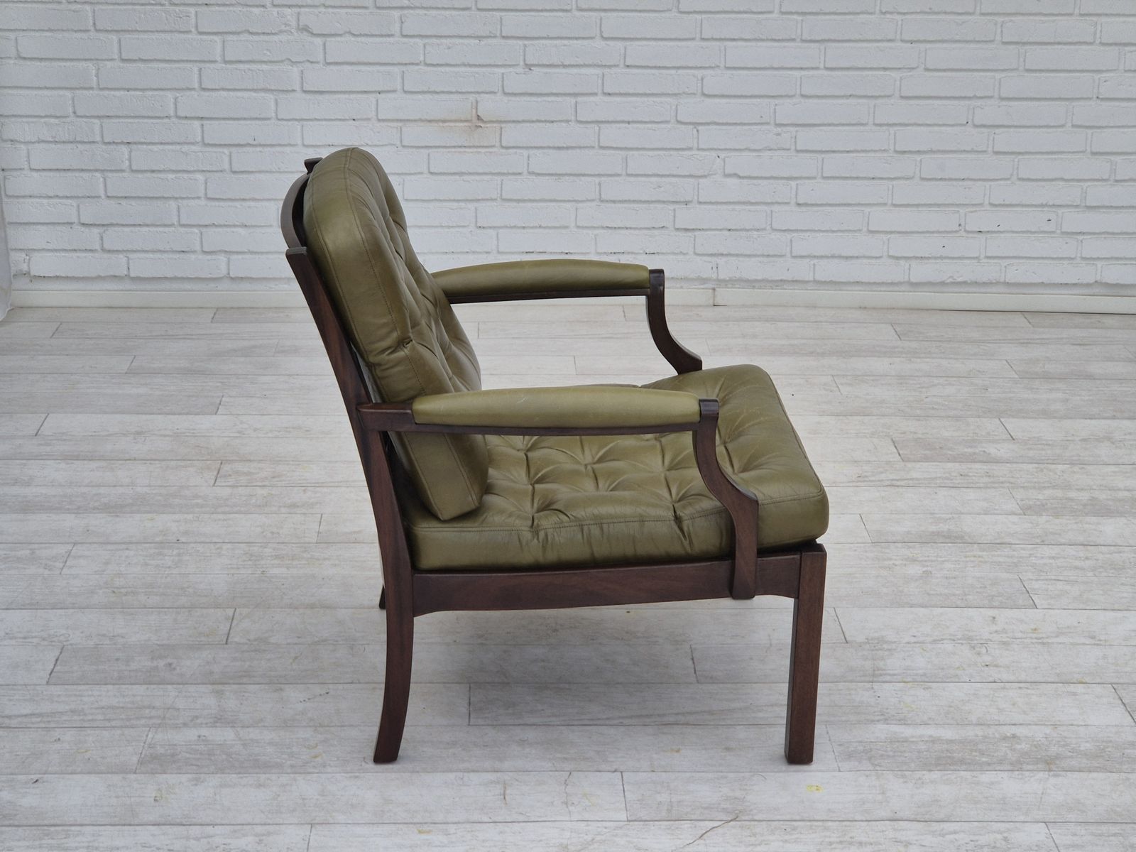 photo furniture Jaren 1970, Scandinavische Fauteuil, Meubelleer, Massief Teakhout.