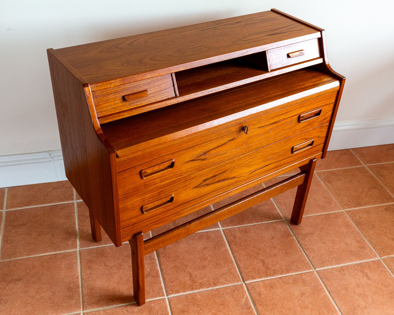 photo furniture Arne Wahl Iversen Bureau Desk Secretaire Danish Mid Century Teak 1960s Mcm Scandinavian Vinde Møbelfabrik S.Ideboard C.Onsole C.Abinet Computer D.Esk