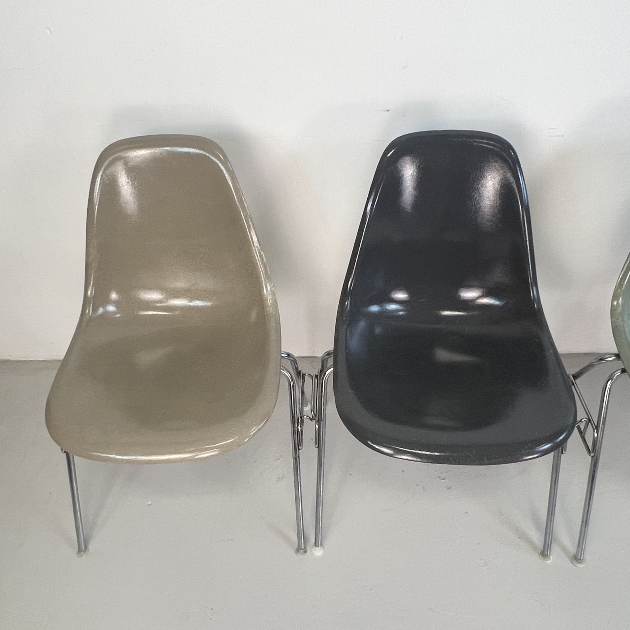 Eames Herman Miller Dss Side Chairs In Light Greige / Elephant Grey / Seafoam Green / Black photo Furniture