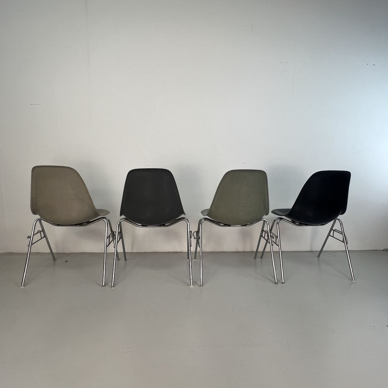 Eames Herman Miller Dss Side Chairs In Light Greige / Elephant Grey / Seafoam Green / Black photo 2164.0