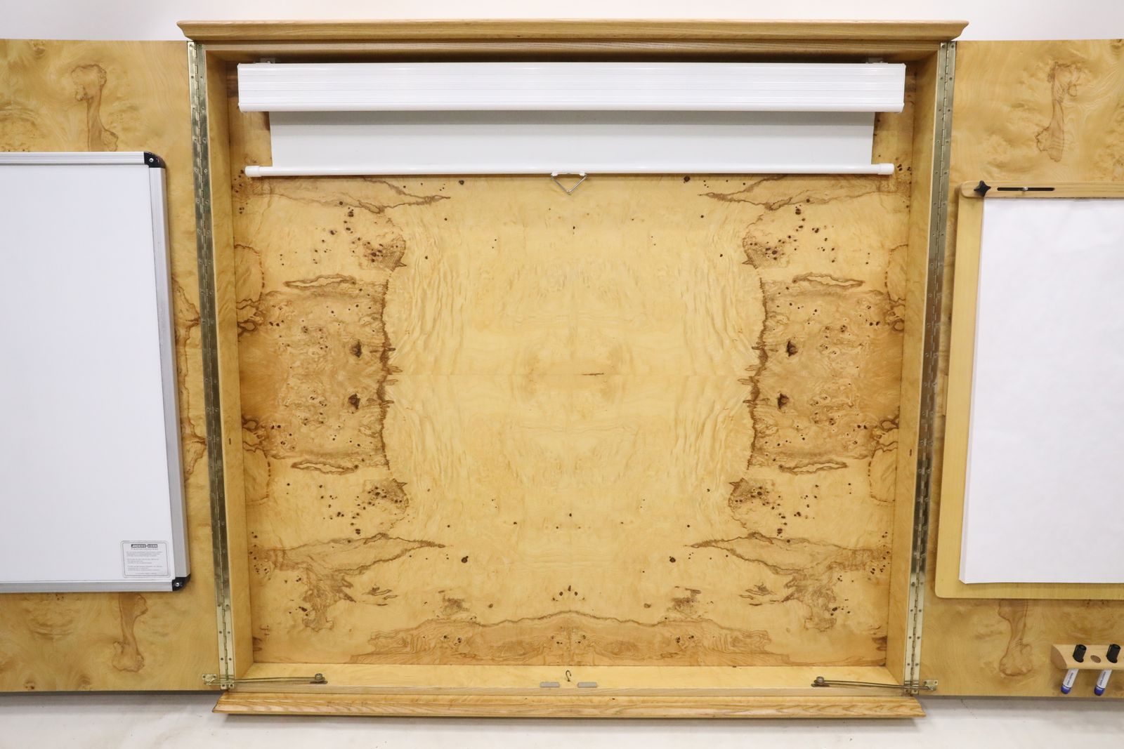 Boardroom 3 Media Hanging Dispay Unit/Display Projector Screen Free Uk Delivery photo vintage