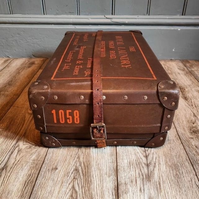Advertising Laundry Case, 1910s photo vinterior