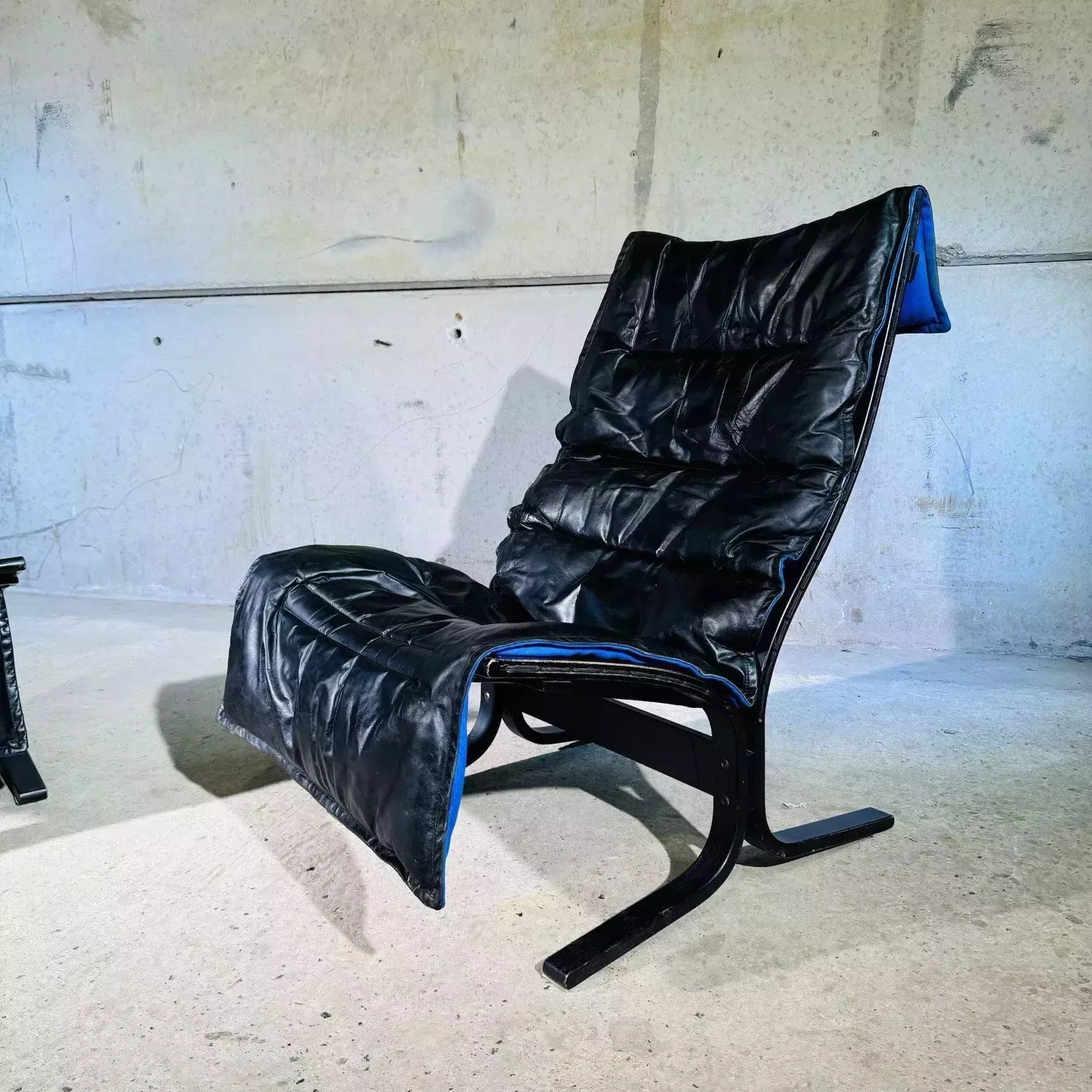 Pair Of Easy Chairs Black Leather By Westnofa, Norway 1970 Bentwood Frame photo Furniture