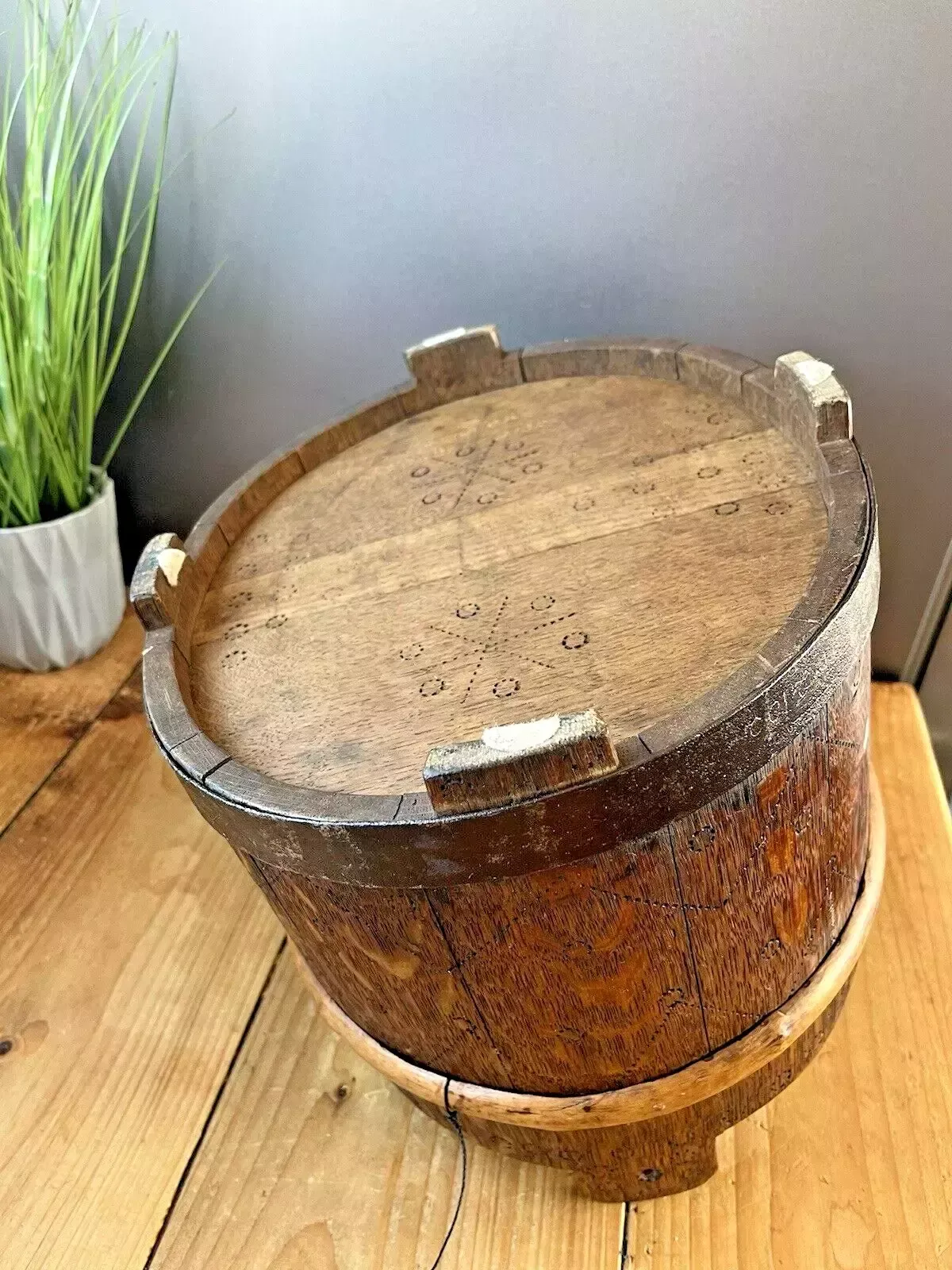 photo vintage Large Antique Swedish Svepask Tine Bentwood Iron Folk Art Pokerwork Box Scandi
