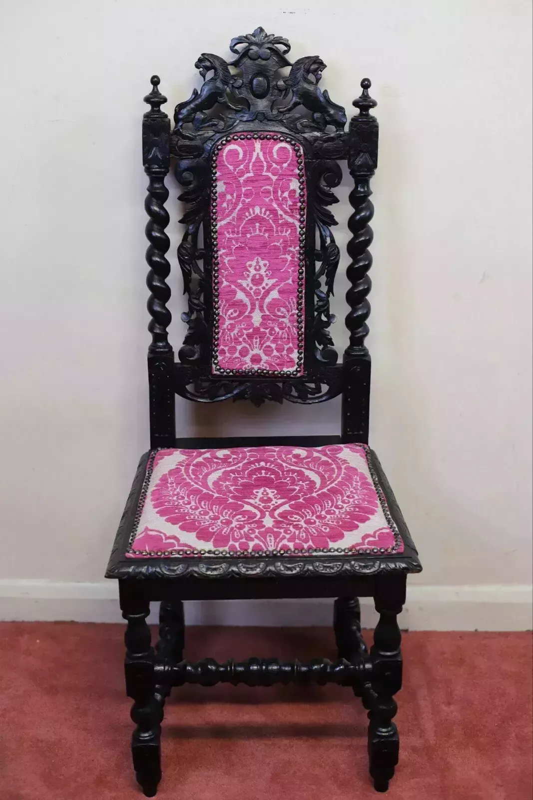 photo vintage Beautiful Set Of Six Victorian Carved Oak Dining Chairs