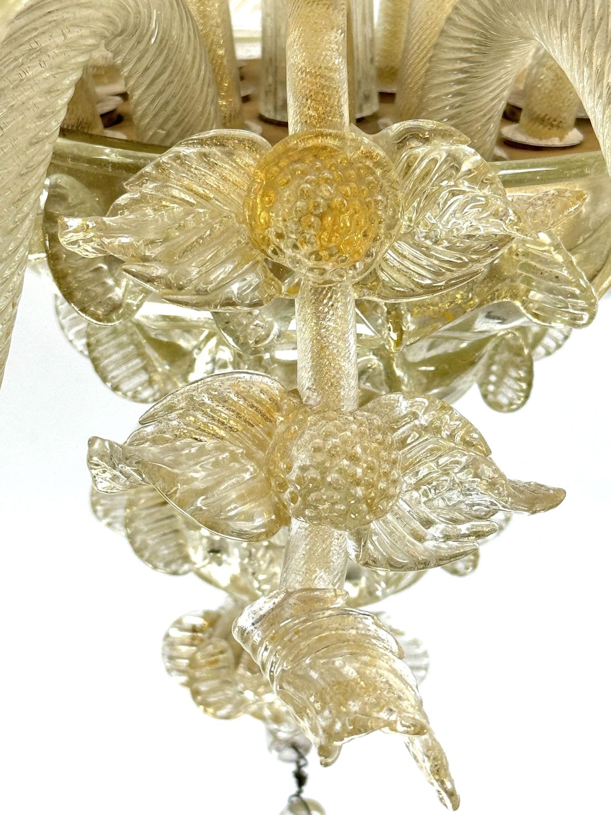 photo vinterior Pair Of Italian Murano Gold Dusted Chandeliers From 50s.