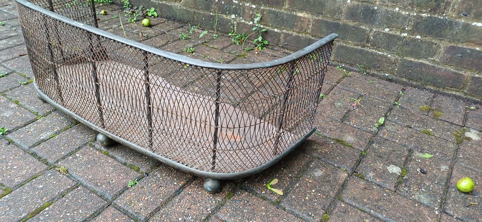 photo furniture Vintage Iron And Brass Decorative Meah Feature Fender Fire Guard Fire Screen Fireplace