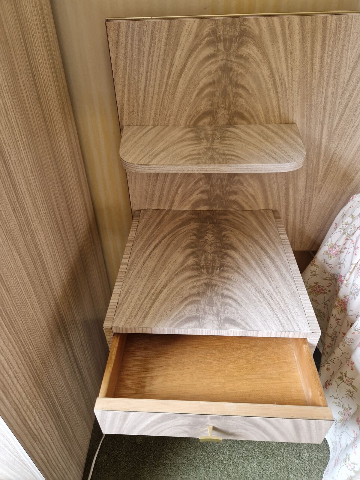 Berry Bedroom Furniture, 21st Century photo vinterior