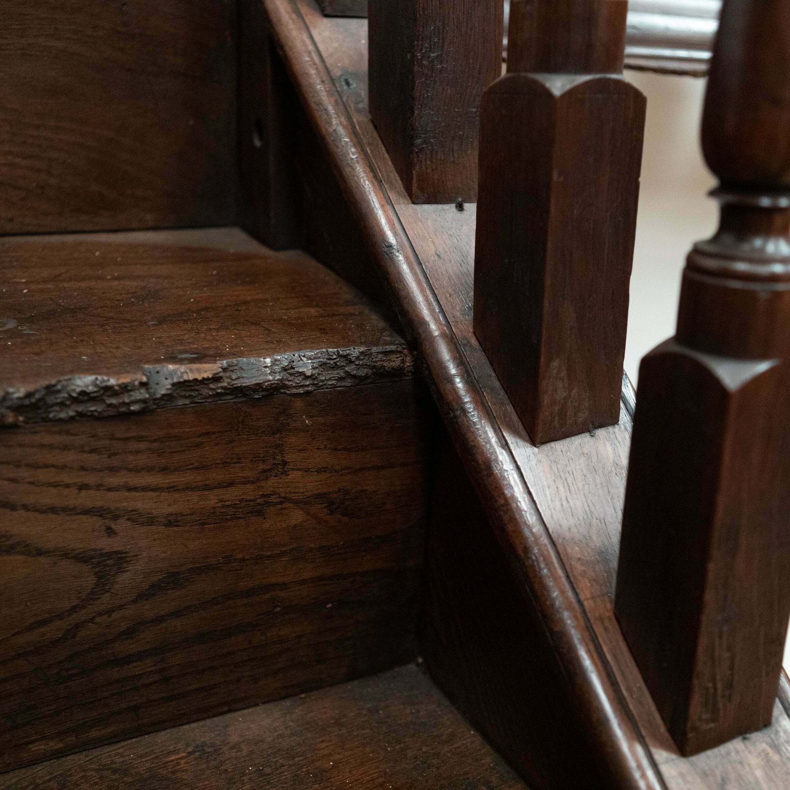 photo vinterior Antique Queen Anne 18th Century Oak Staircase