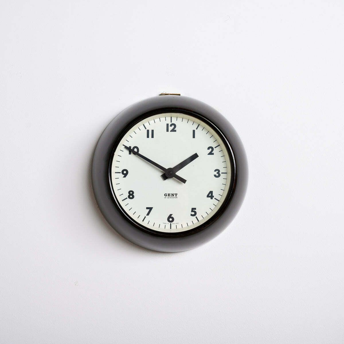 photo furniture Rare Extra Small Vintage Bakelite Wall Clock By Gent Of Leicester   Ig221303n