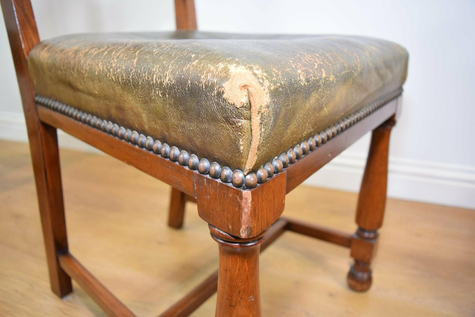 photo vinterior Marsh, Jones & Cribb Set Of Six Art Nouveau Dining Chairs