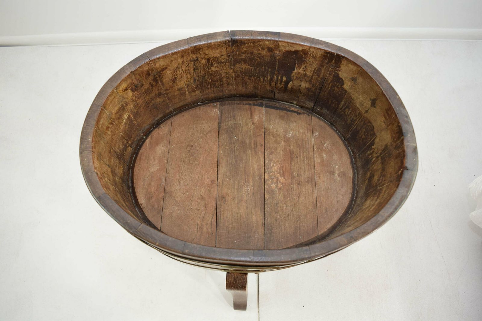 Early 20th Century Oak And Brass Bound Planter photo vinterior