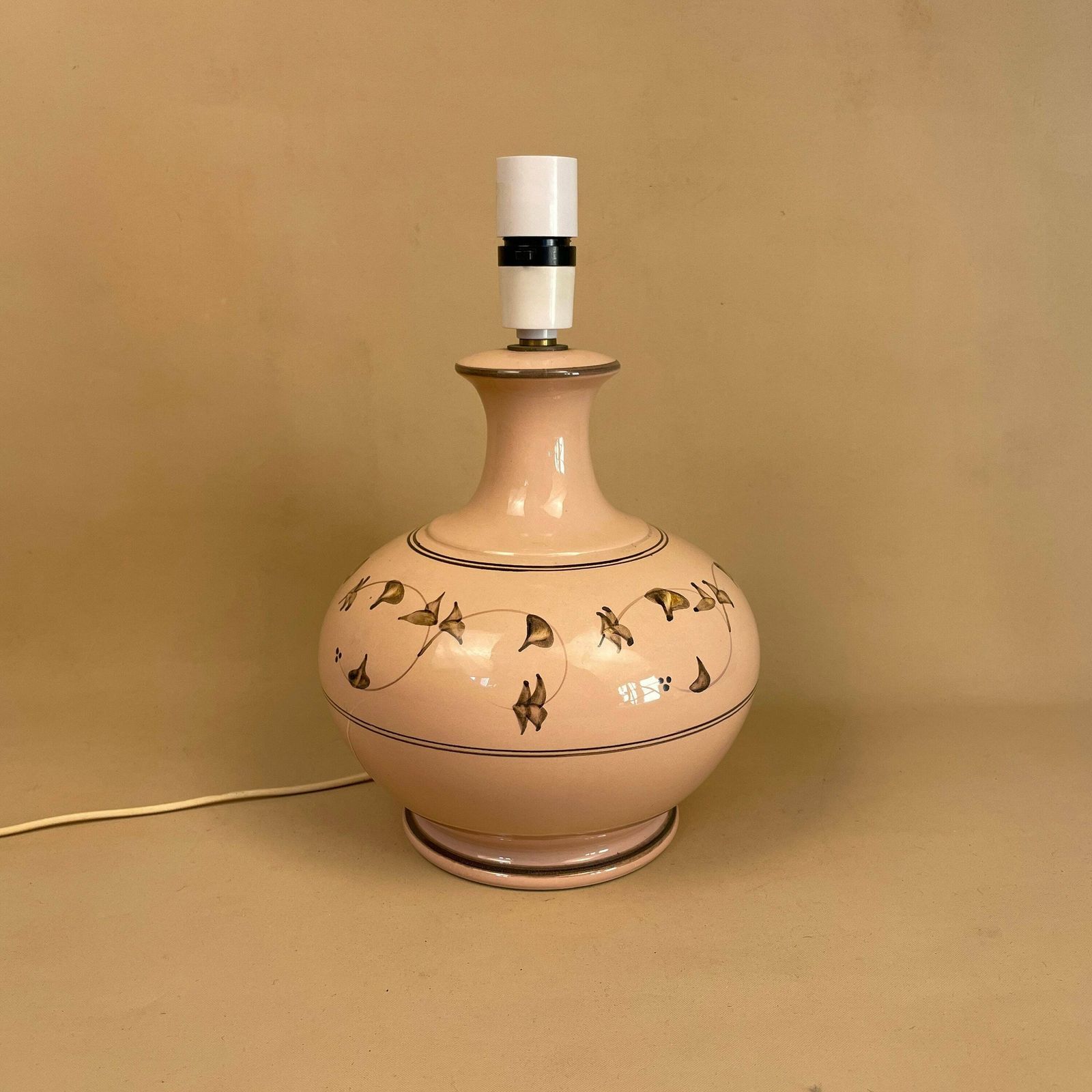 Vintage Ceramic Lamp Hand Painted Detail Retro Light Bedside Table Desk Porcelain Vase Pink Pattern Vintage Antique Cottage Round photo furniture