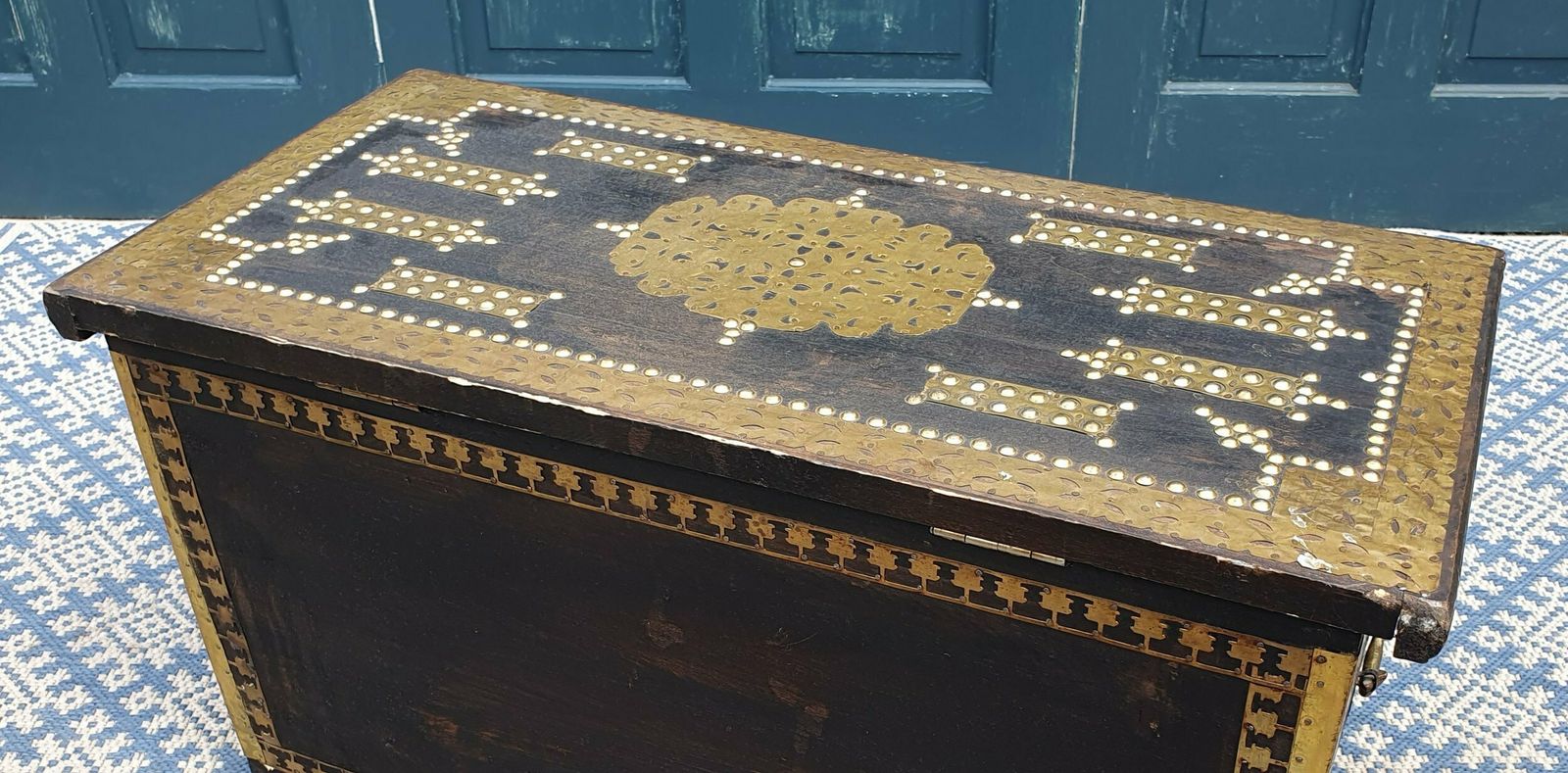 Zanzibar Chest, Early 20th Century photo vinterior