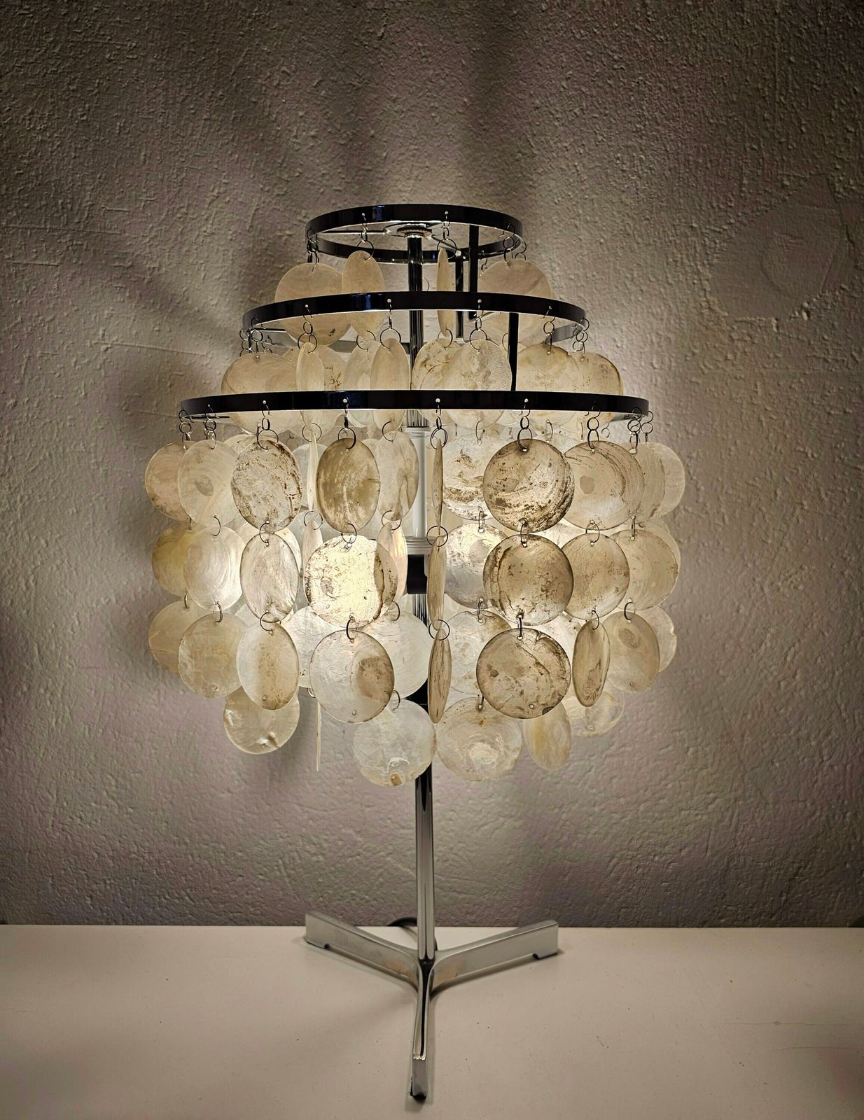 Mid Century Modern Table Lamp With Seashell Shade In Style Of Verner Panton Fantasy Lamp // Made In USA In 1980s