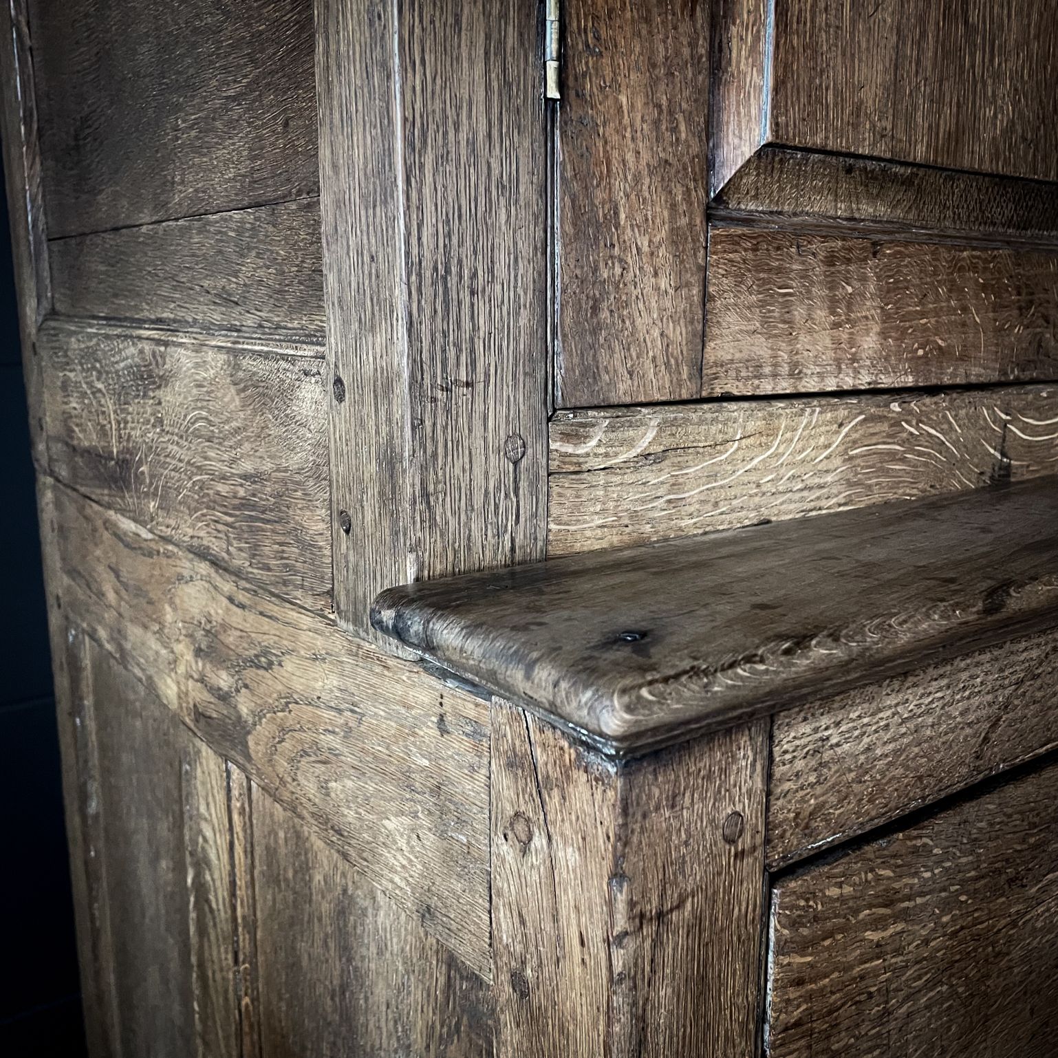 Rustiek Engels Antiek Eikenhouten Kabinet – Ca. 1740 photo vinterior