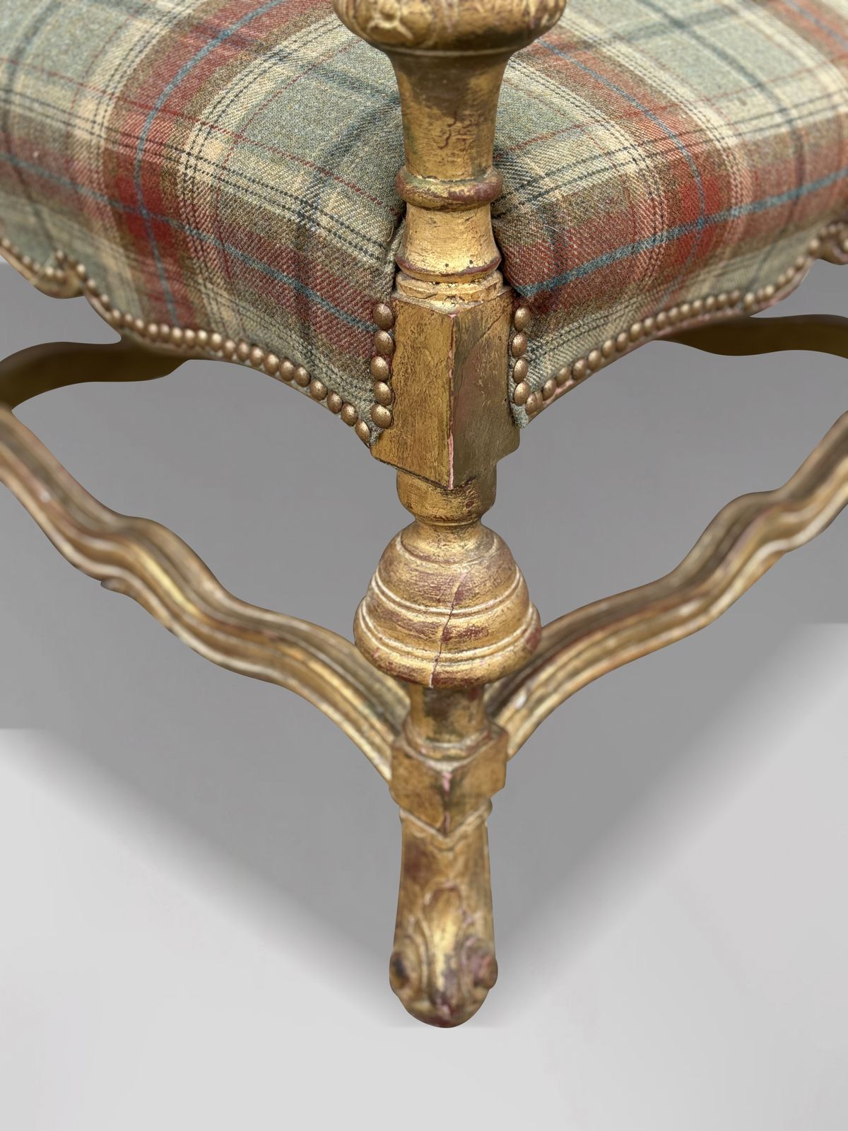 photo furniture Pair Of Large 19th Century French Giltwood Throne Armchairs
