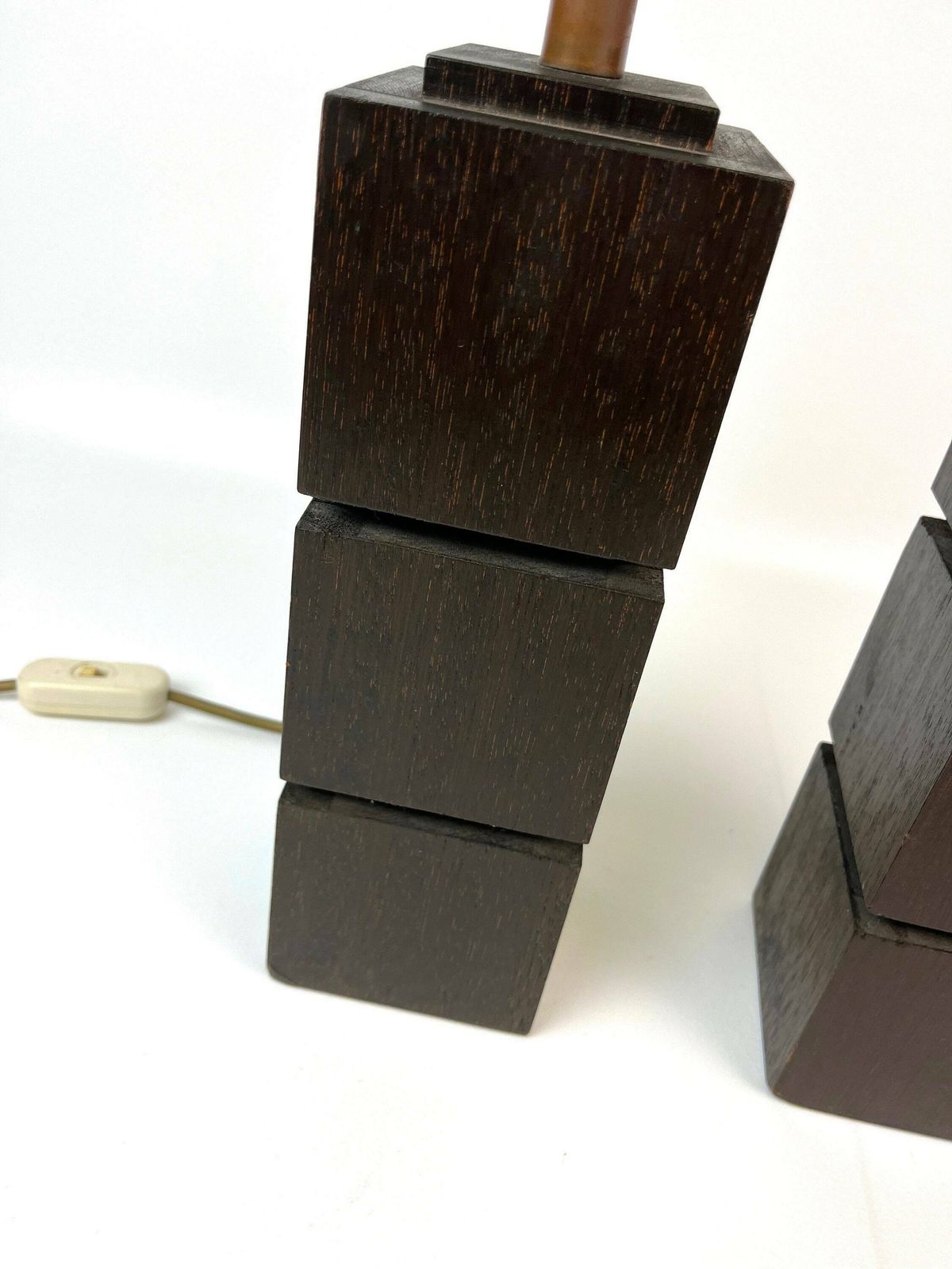 Fraai Paar Grote Kubistische Teakhouten Bureaulampen – Danish Modern, Mid Century, Ca. 1960 photo vinterior