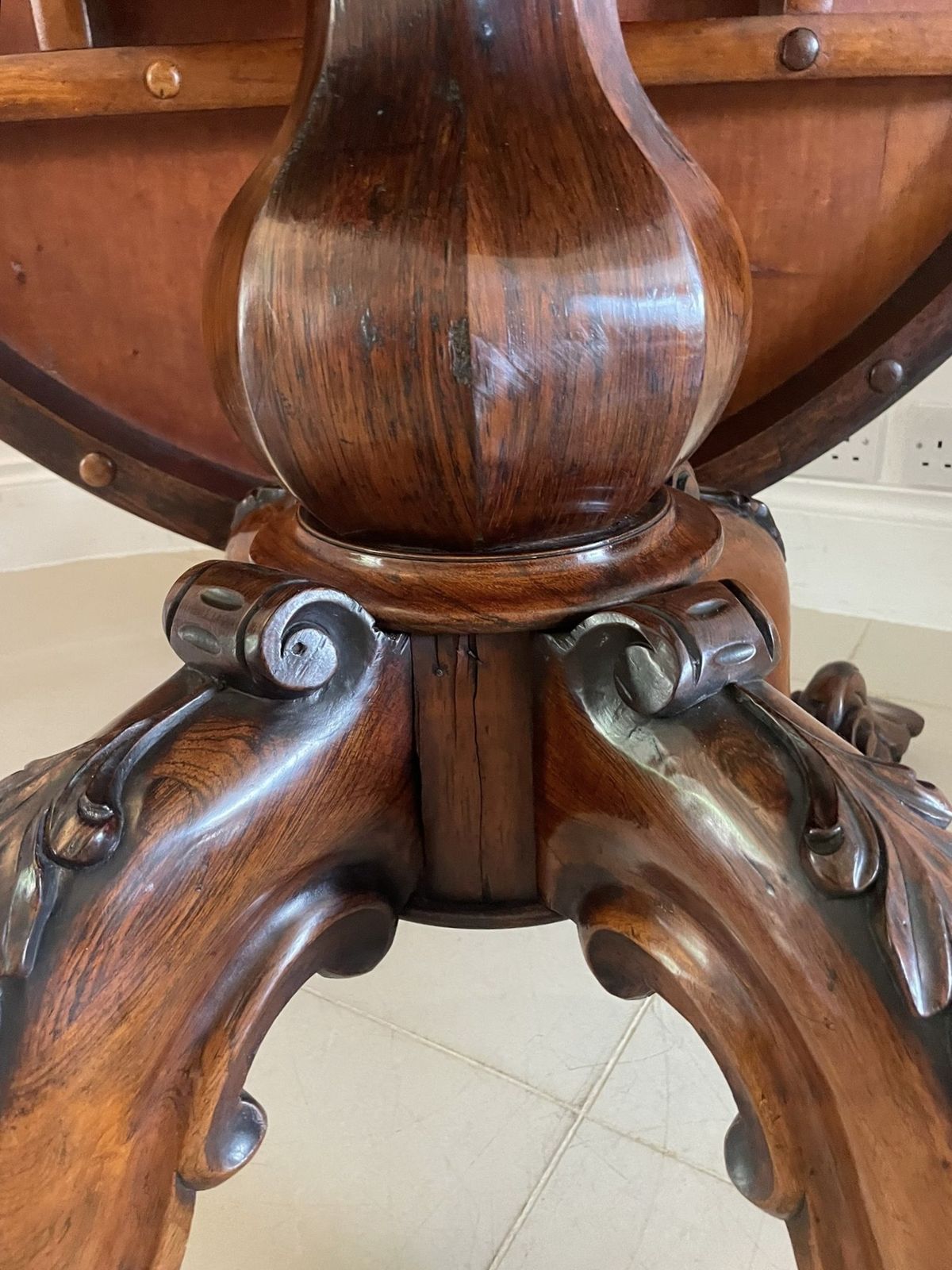 2285.0 Exceptional Quality Antique 19th Century Rosewood Centre/Dining Table photo