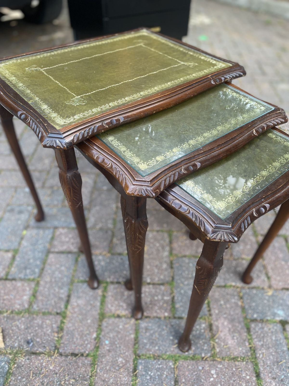 Mahogany Nest Of Tables Queen Anne Style Legs With Brown Embossed Leather Top