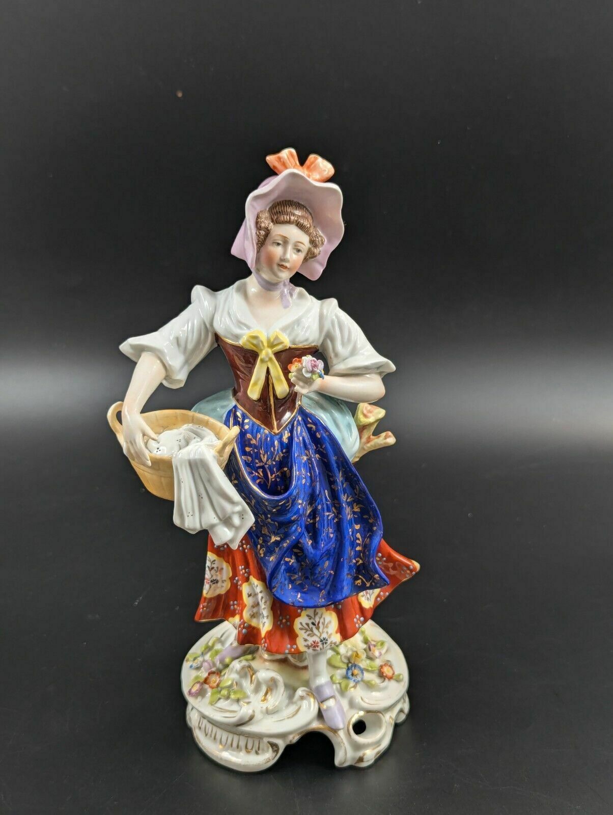 Chelsea Porcelain Figurine Of Laundry Woman, C. 1752 1756 photo vinterior