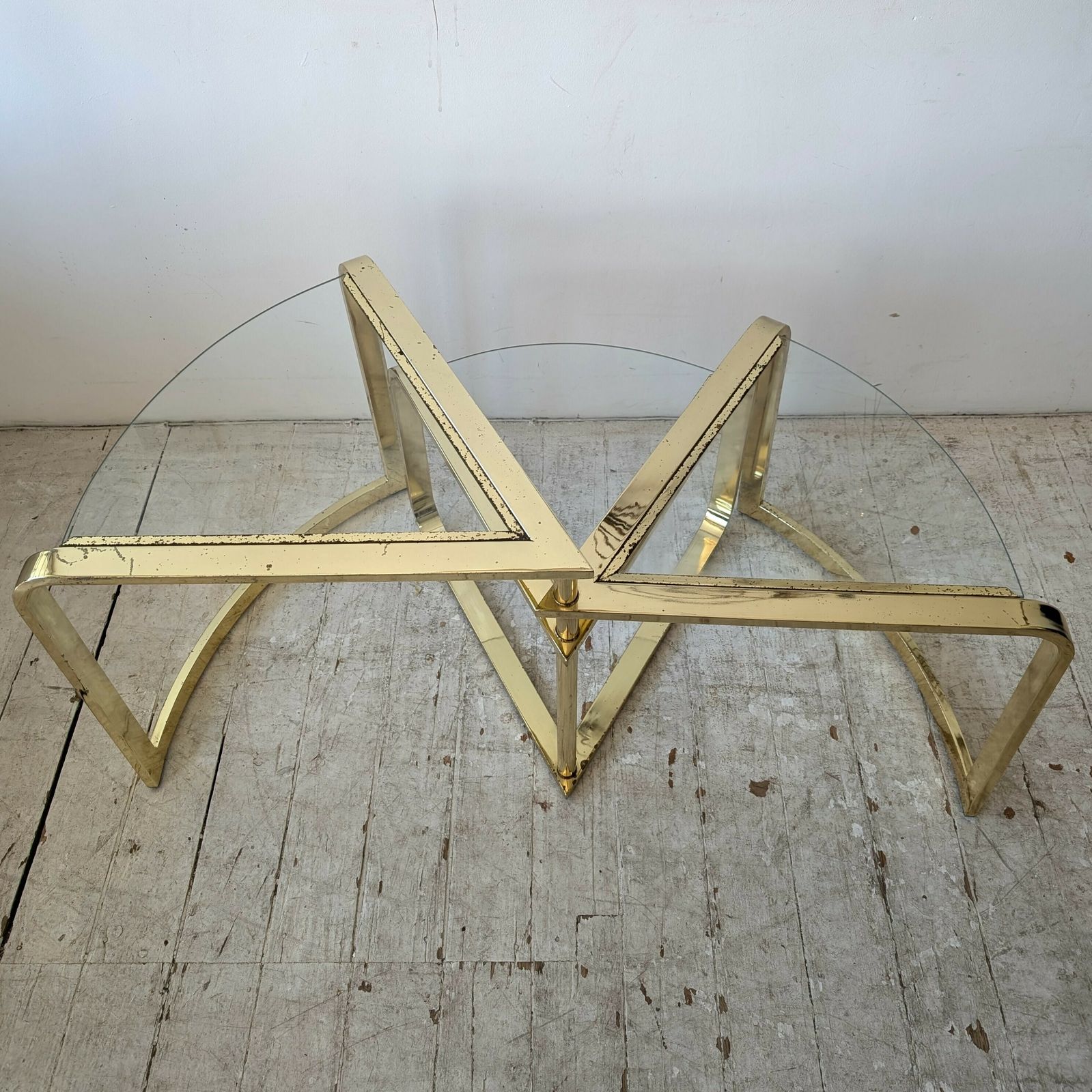 photo furniture Rare Vintage Swivelling Three Tier Brass & Glass Coffee Table By Design Institute Of America, USA 1970s / 1980s