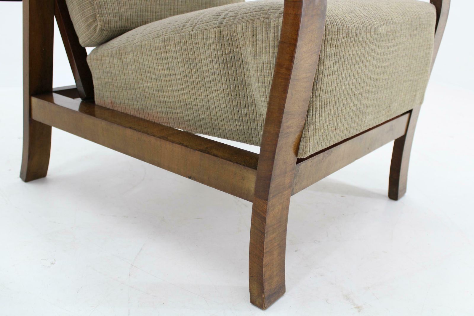 photo vintage 1930s Pair Of Art Deco Armchairs In Walnut Finish, Czechoslovakia