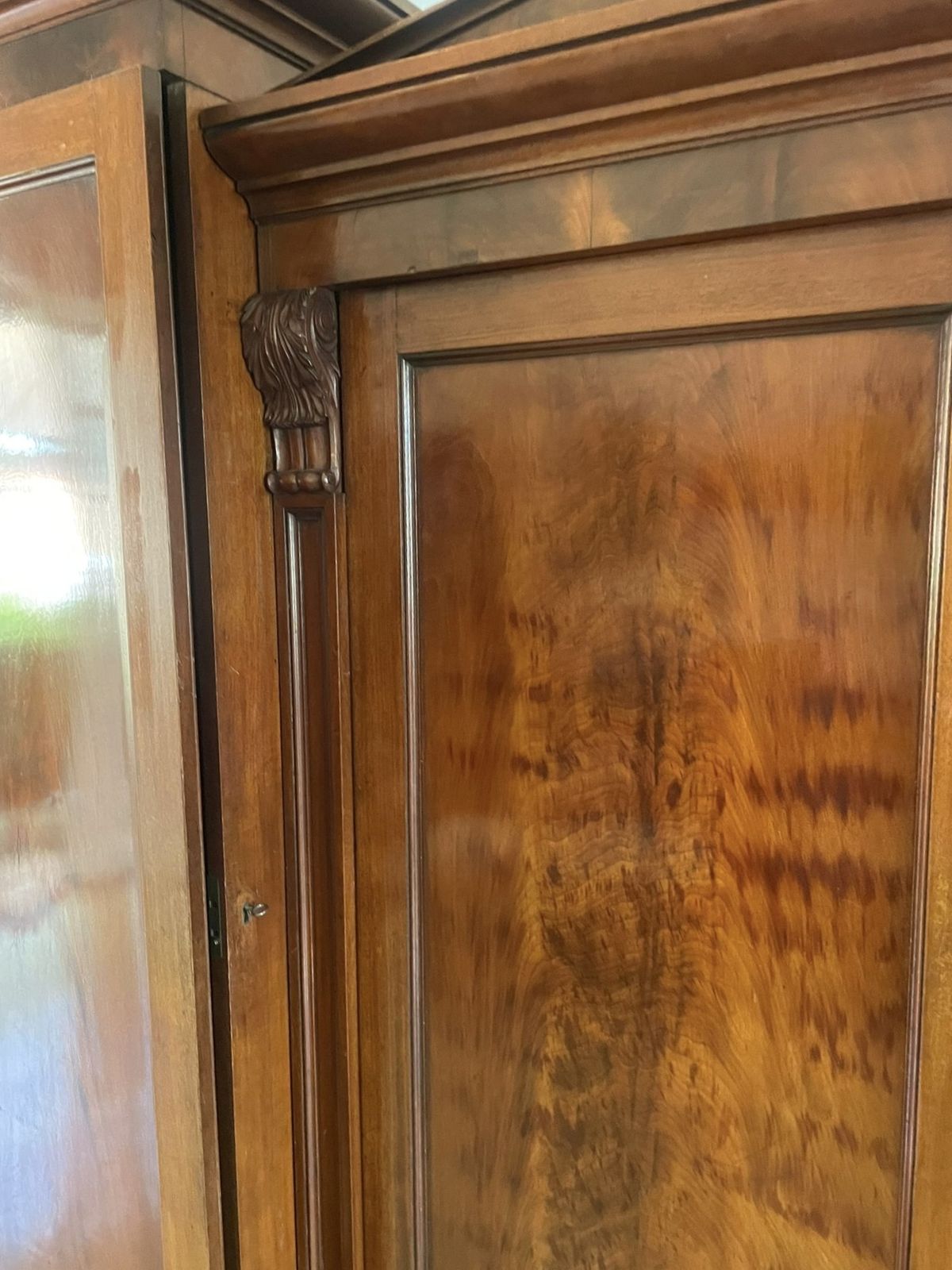 Outstanding Quality Large 19th Century Antique Figured Mahogany Wardrobe photo vinterior