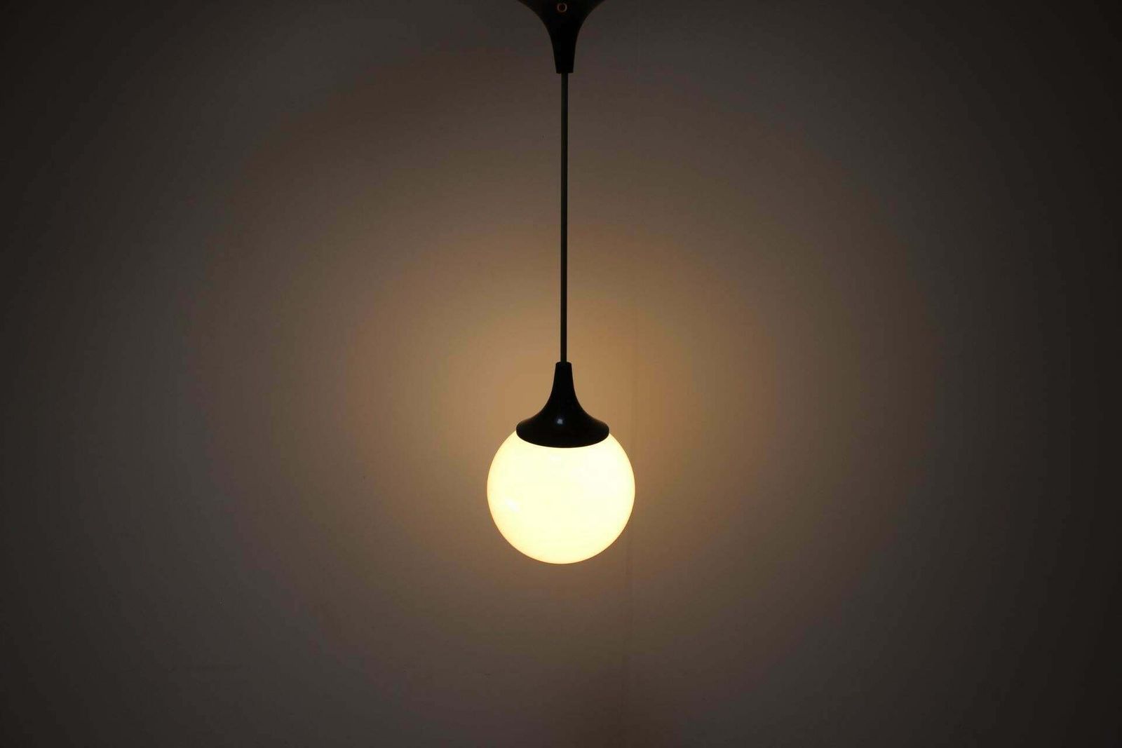 Mid Century Hanglamp Van Napako, Tsjecho Slowakije, Ca. Jaren 1960 photo vinterior