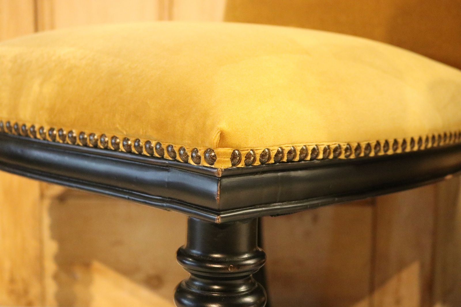 photo vinterior 4 X India Jane Gold Velvet Dining Chairs