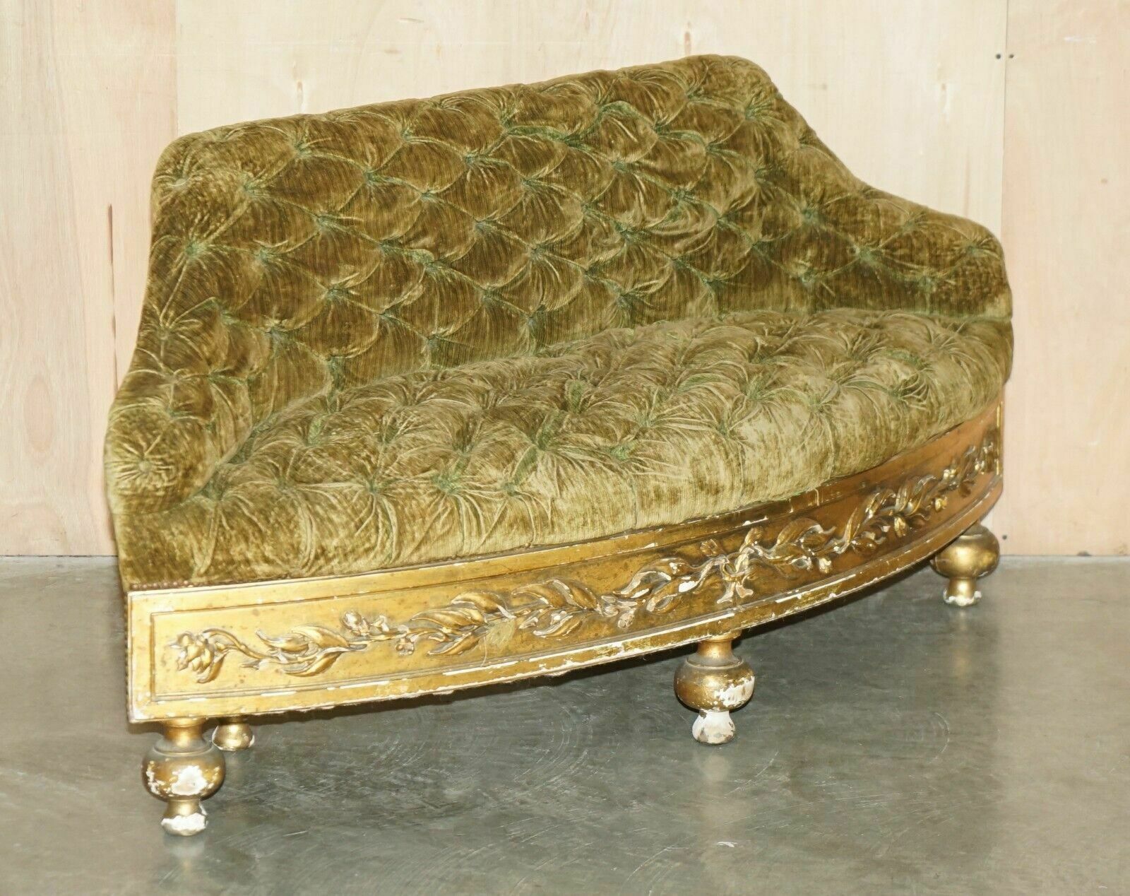 Fine Antique Georgian Circa 1780 Giltwood Chesterfield Window Settee Salon Sofa