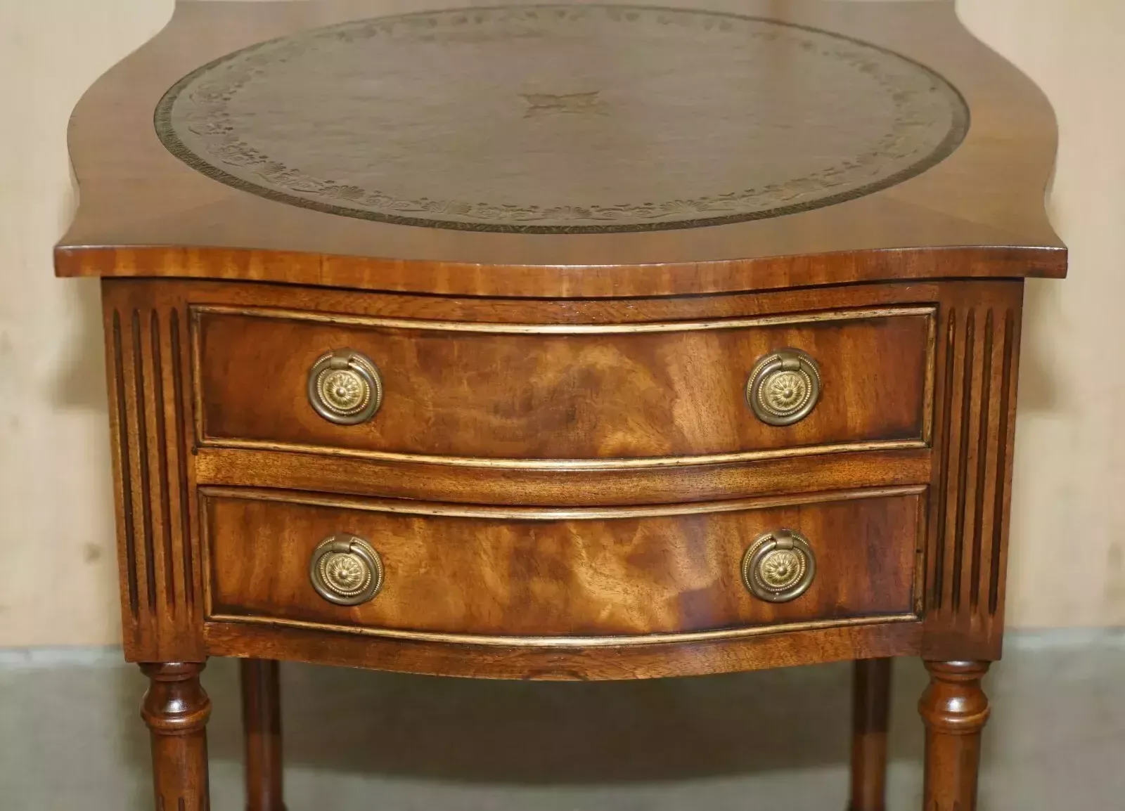 Stunning Pair Of Vintage Flamed Mahogany Green Leather Bevan Funnell Side Tables photo 1750.0