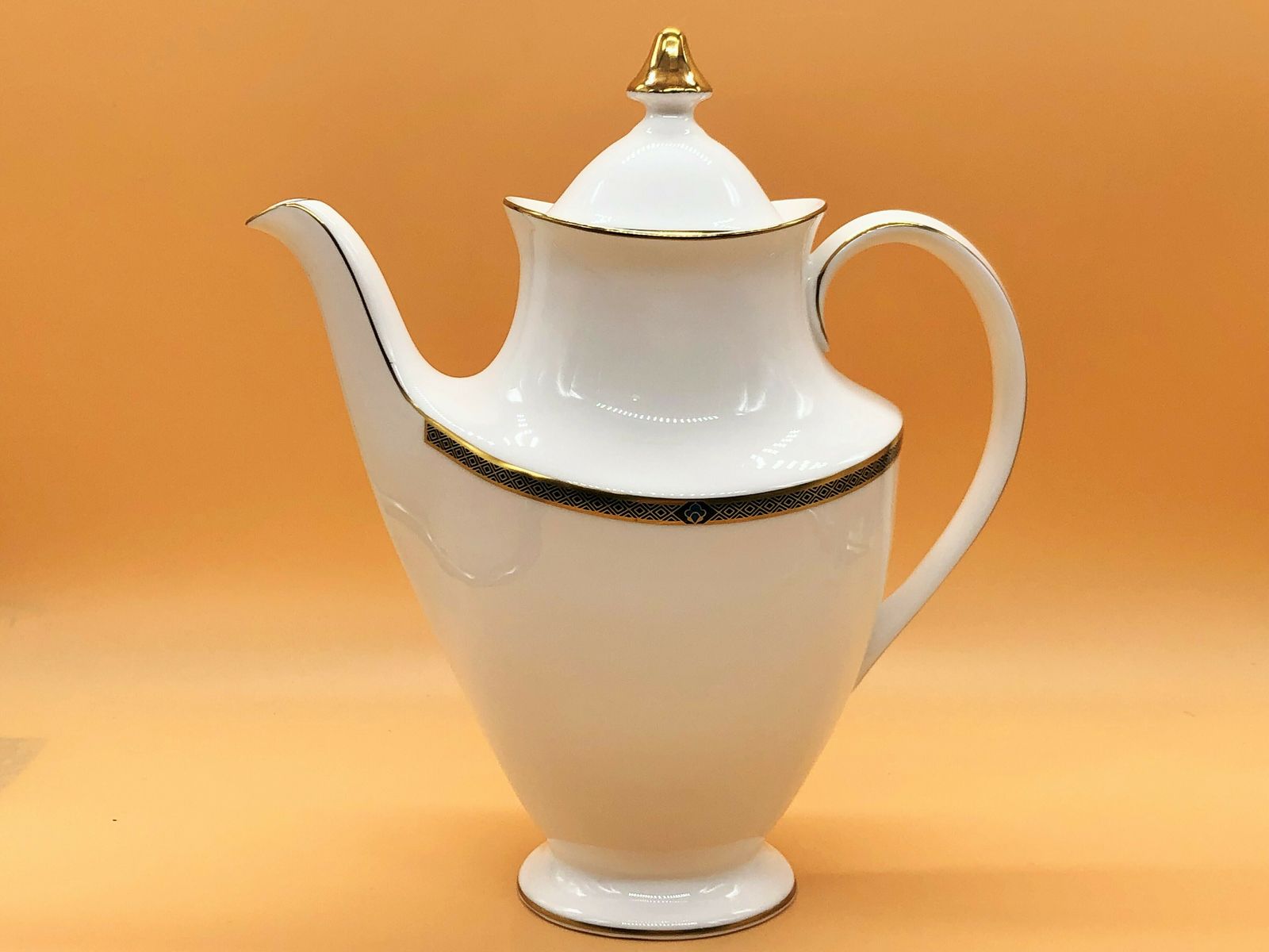 Royal Doulton China Geneva Design 2 Pint Capacity Coffee Pot. H5229.