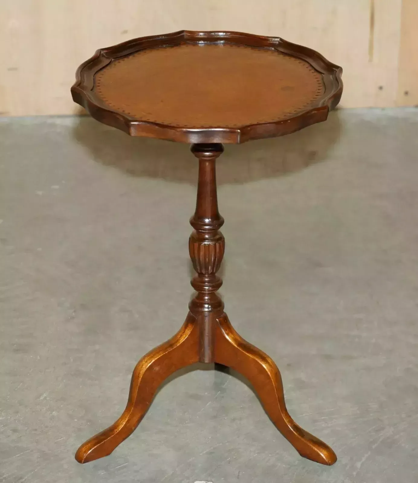 Restored Pie Crust Edge Gold Leaf Brown Leather Tripod Side End Lamp Wine Table photo furniture
