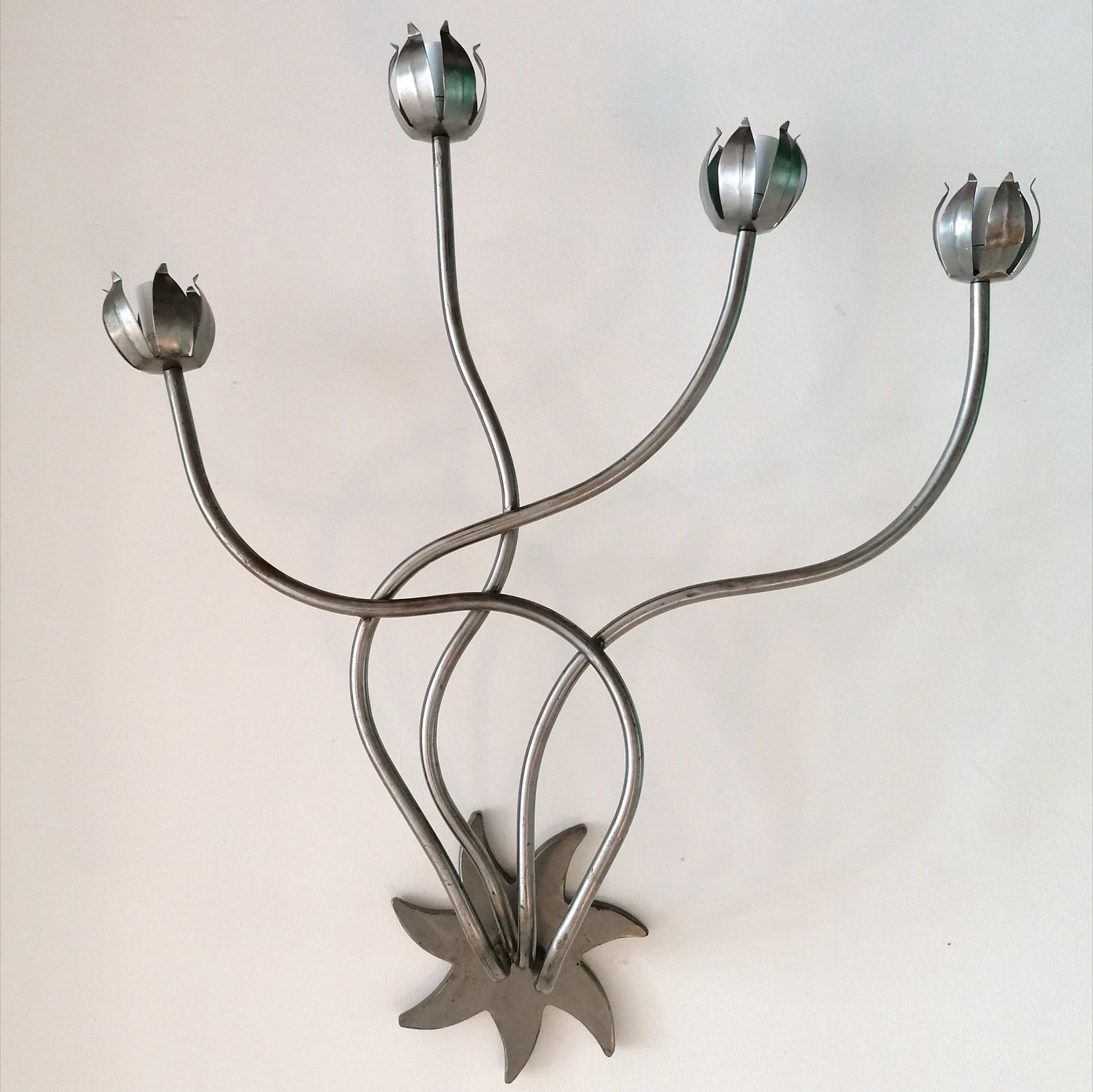 Postmodern Sculptural Star / Flower Wiggle Steel Wall Light, Artist Made, No Labels, USA, C1980s. Newly Rewired.