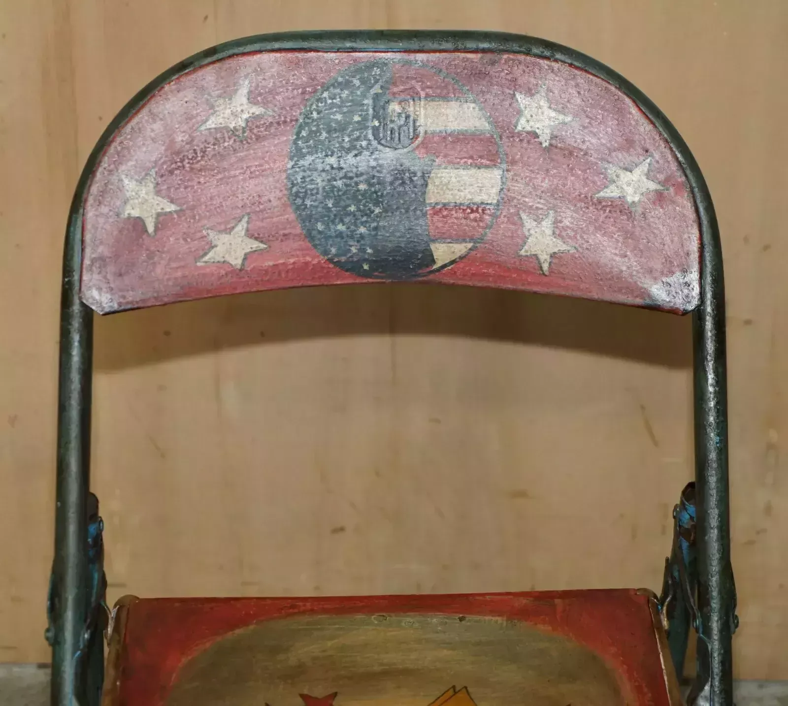 photo vintage Super Decorative Pair Of Vintage Industrial Patroliana American Folding Chairs