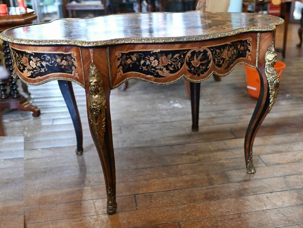 4450.0 Napoleon III Centre Table Inlay Violin Form photo
