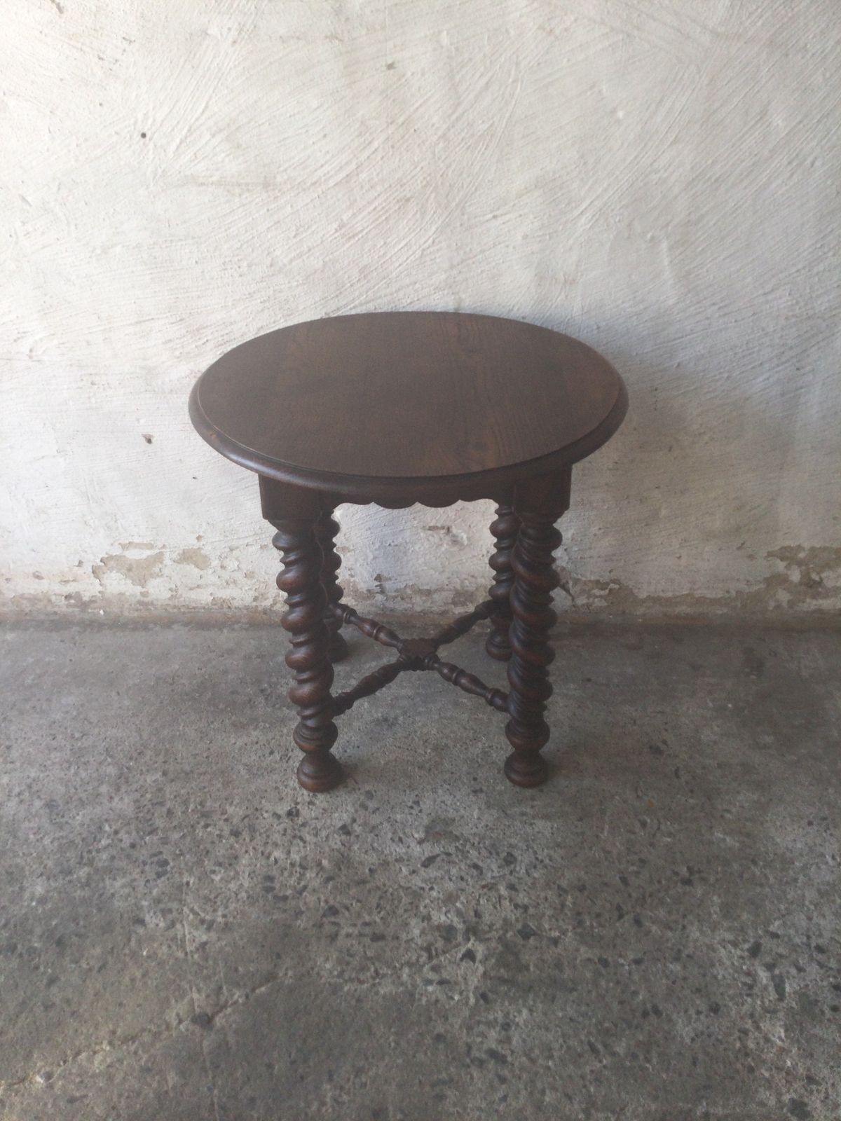 Pedestal Table