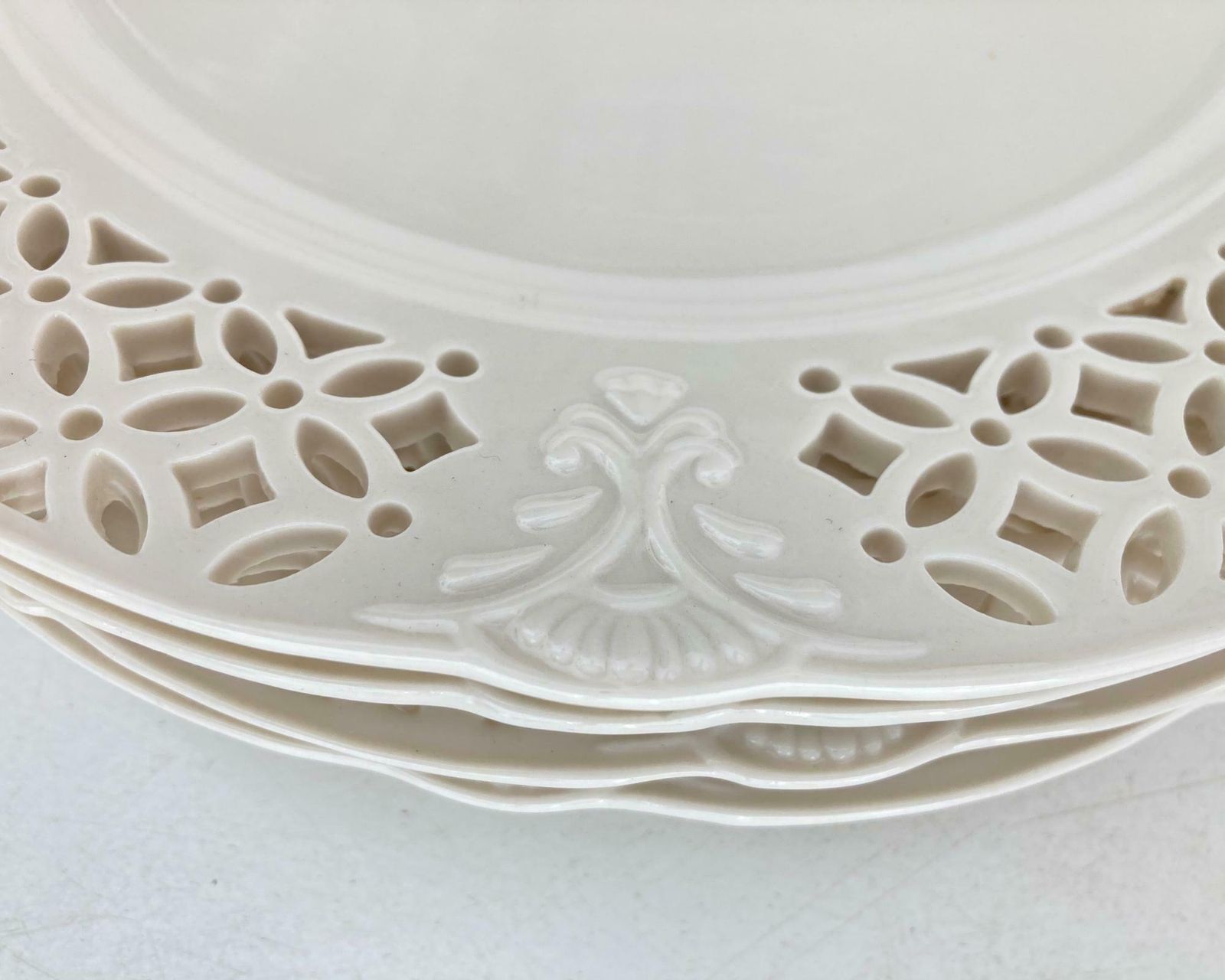 Charger Plates Reticulated | 6pcs | 12" (30.5cm) And Adorable Pattern photo furniture