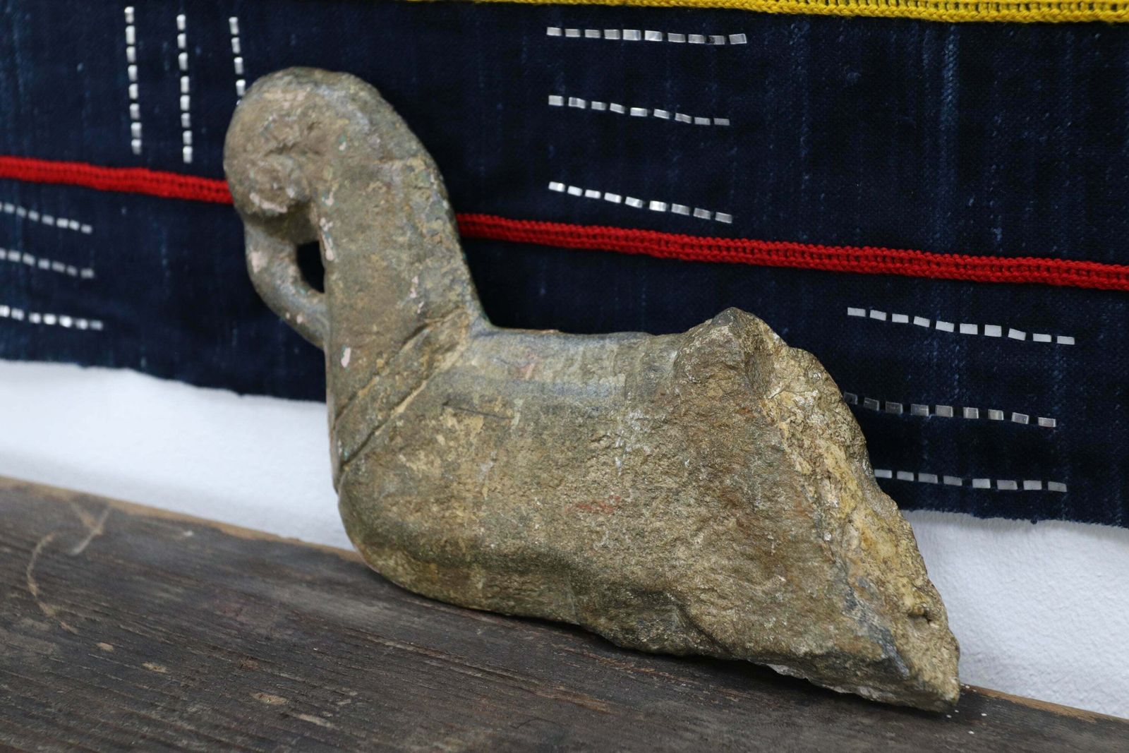 Indian Stone Peacock Turban Hanger  Dungapur 18th Century (3) photo furniture