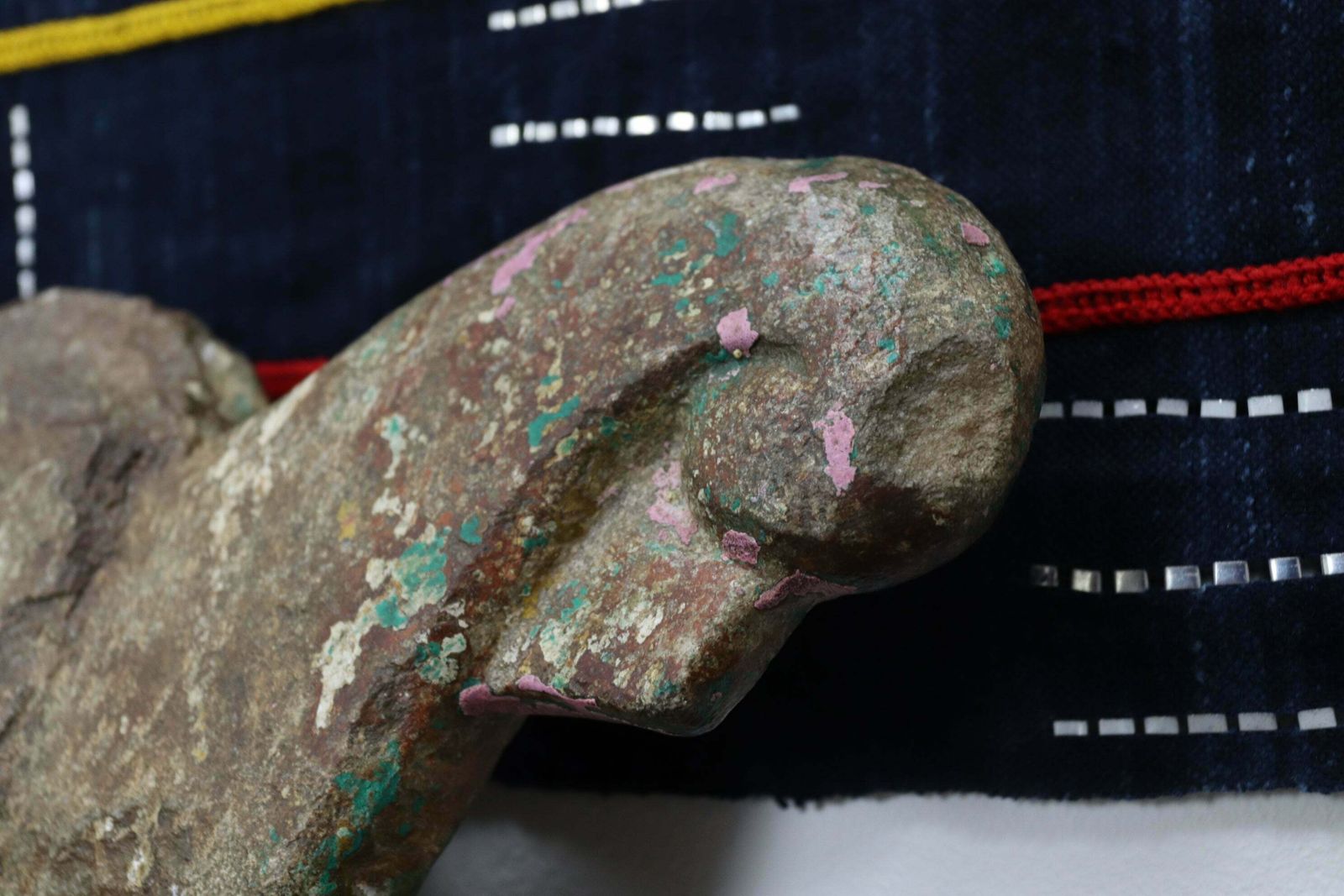 Indian Stone Peacock Turban Hanger  Dungapur 18th Century (2) photo for sale