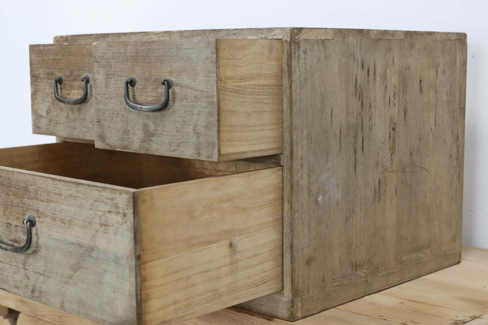 Japanese Isho Dansu Bedside Tansu Made From Paulownia photo 130.0