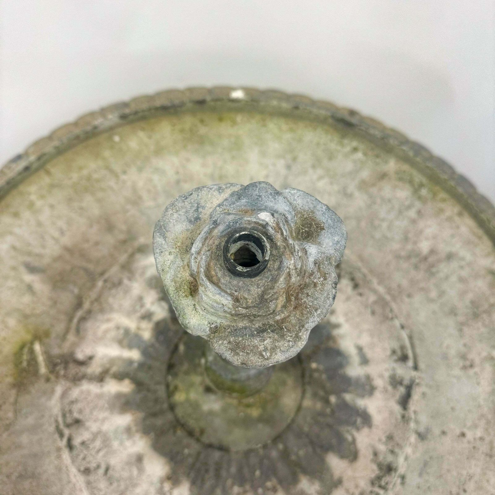 photo vintage Antique Lead Garden Water Fountain