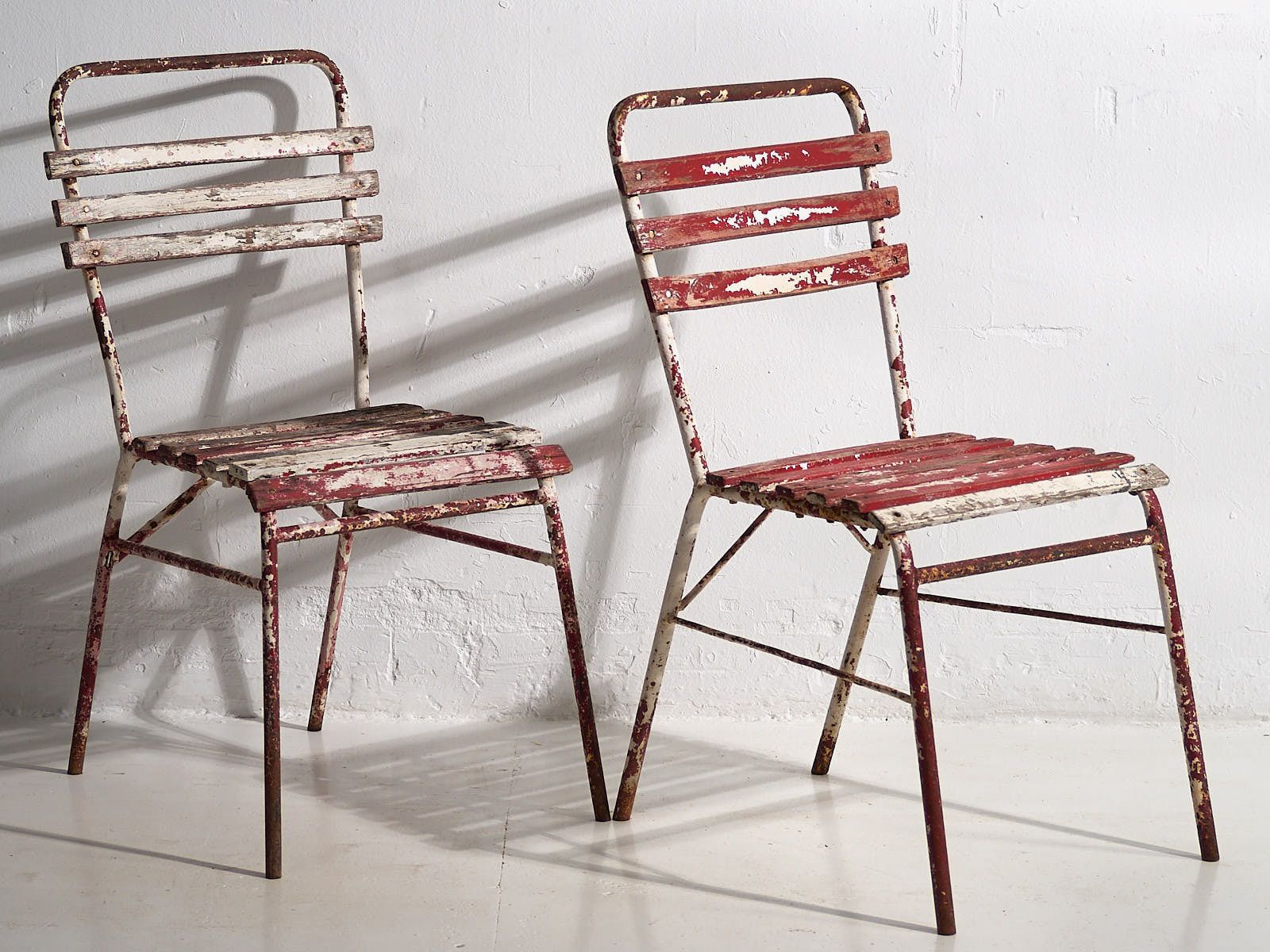 photo vinterior Antique Red And White Terrace Chairs (C.1920). Set Of 4 Pieces