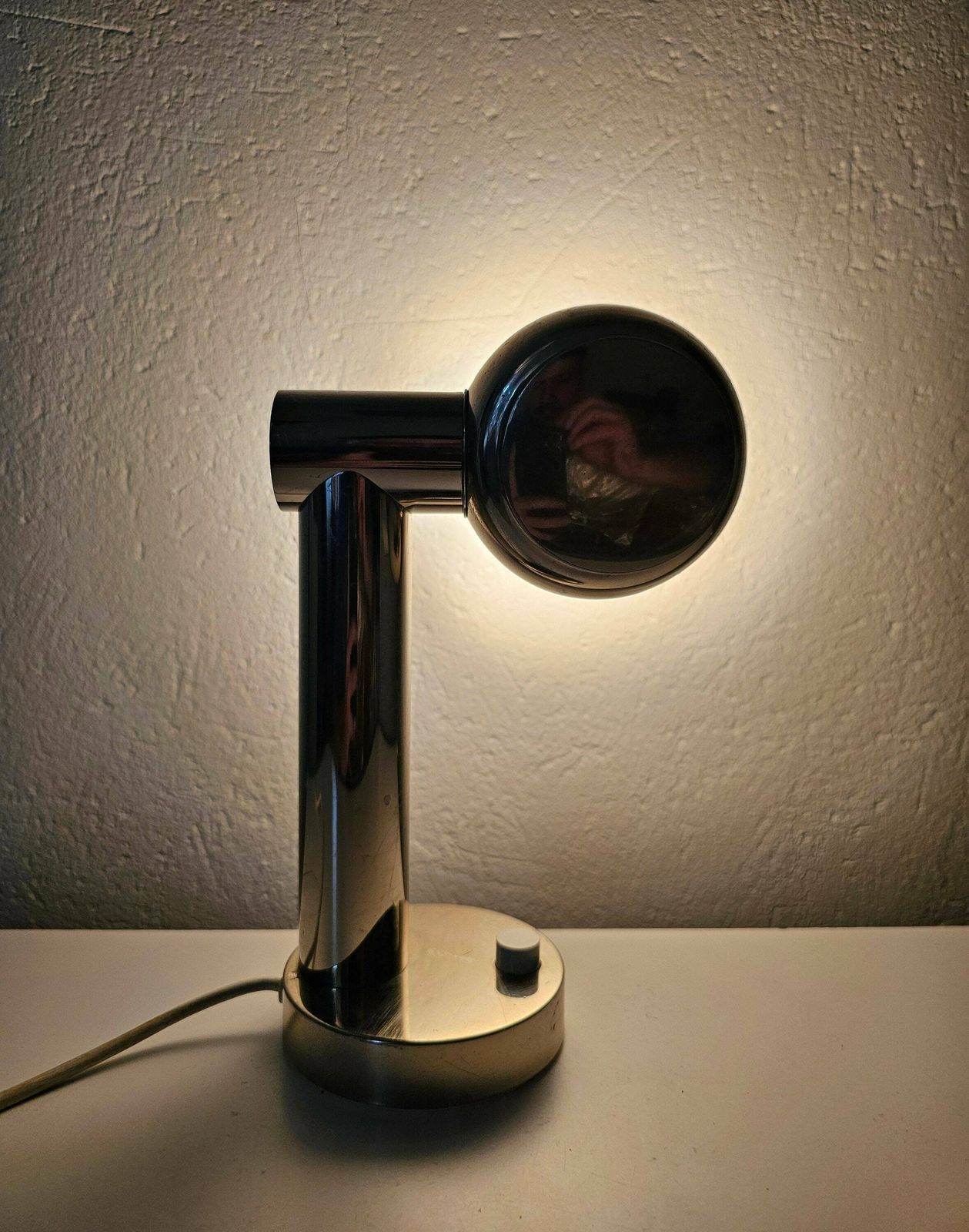 Small Space Age Table Lamp Done In Chrome With Revolving Shade // Made In Italy In 1970s photo vinterior