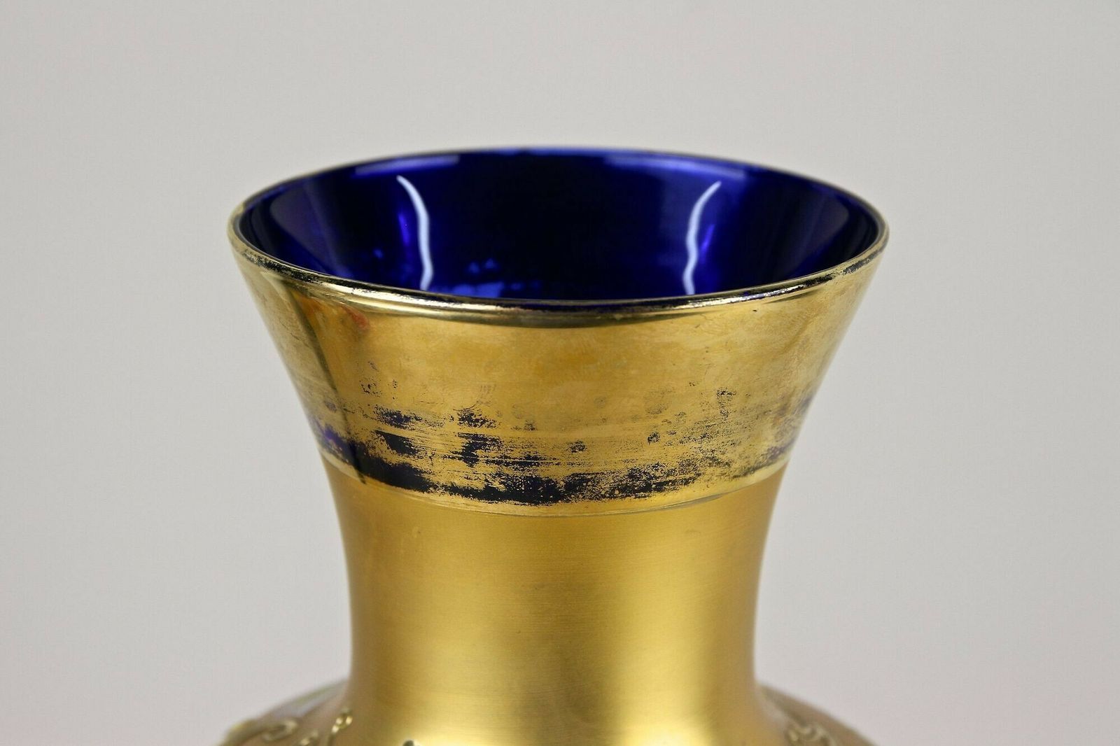 photo vintage 19th Century Cobalt Blue Gilt Glass Vase With Enamel Paintings, Cz Ca. 1890